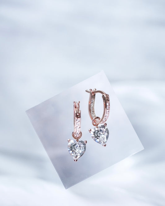 HEARTBEAT - Heart Shaped Swarovski crystal, rosegold, detailed everyday sweet earrings