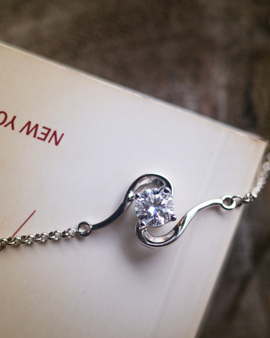 Diamond bracelet: symbolises living at the present