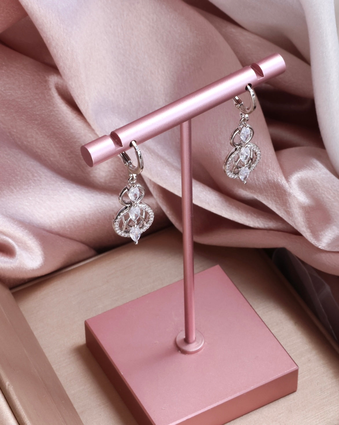 Ornament| Classic vintage festive design