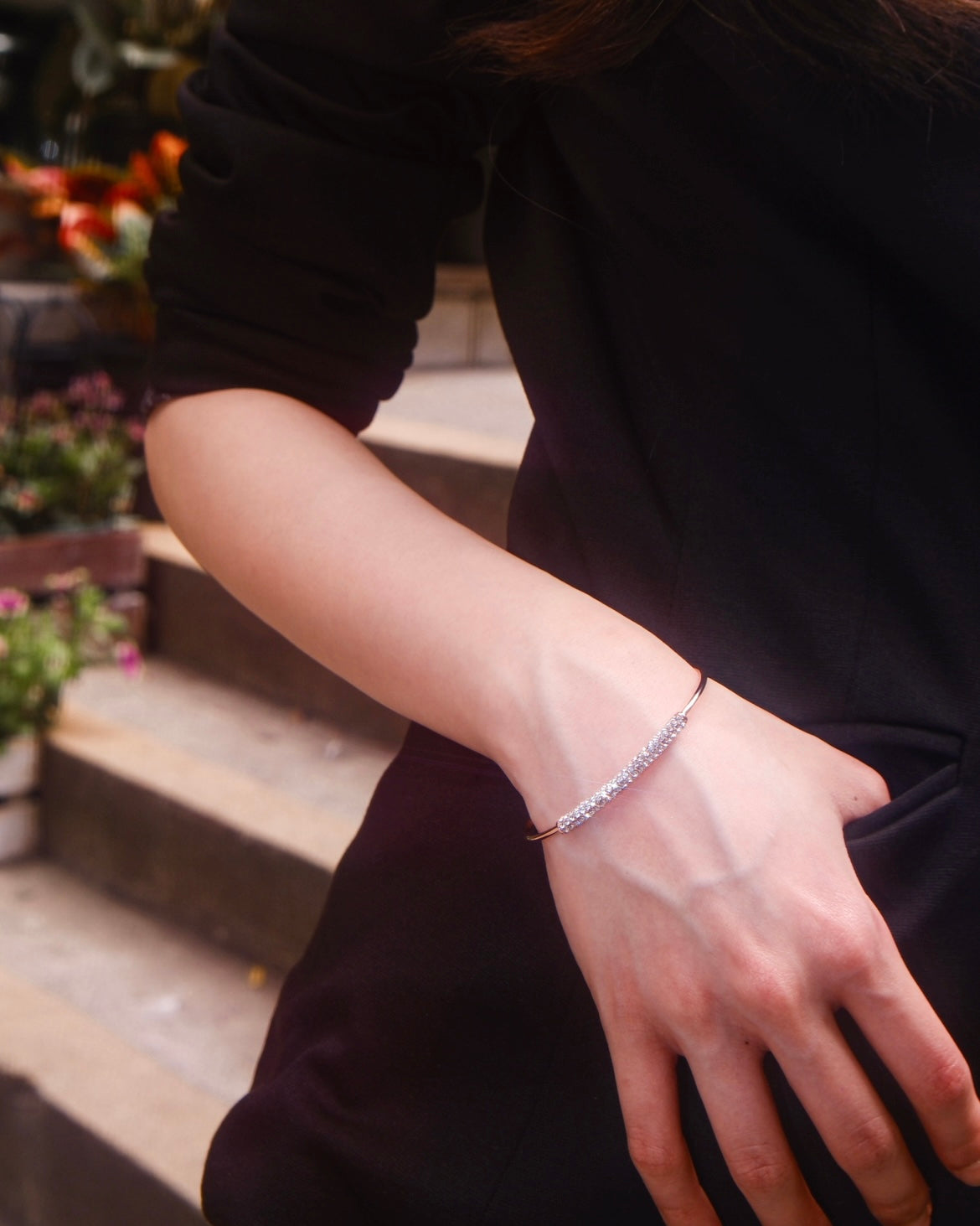 White Rainbow | Free size 18k Rosegold Bangle