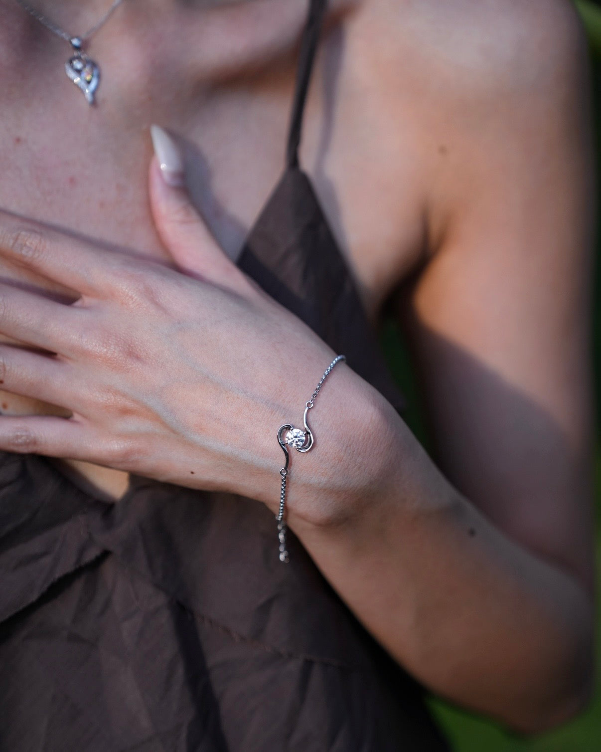 Diamond bracelet: symbolises living at the present