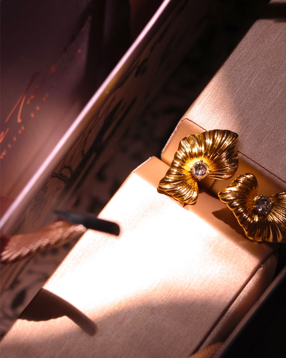 Orchid | Art floral flowy cool carved style - 18k gold and crystal from Austria