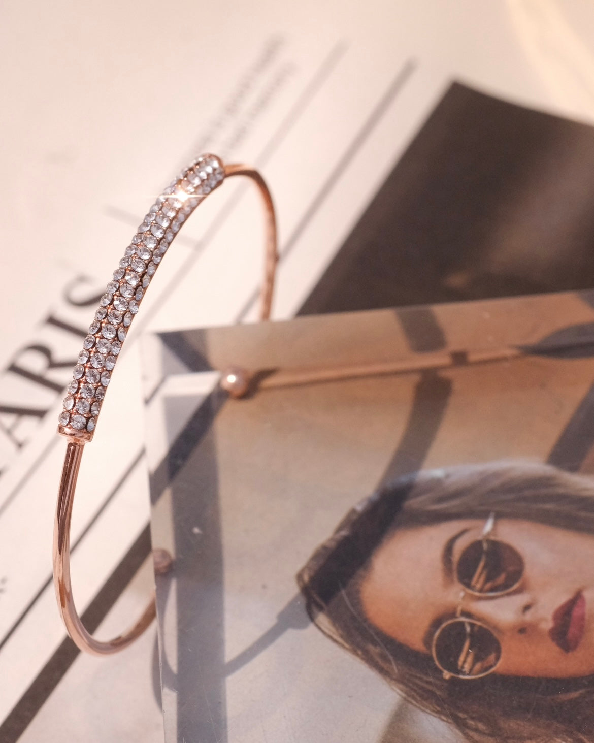 White Rainbow | Free size 18k Rosegold Bangle