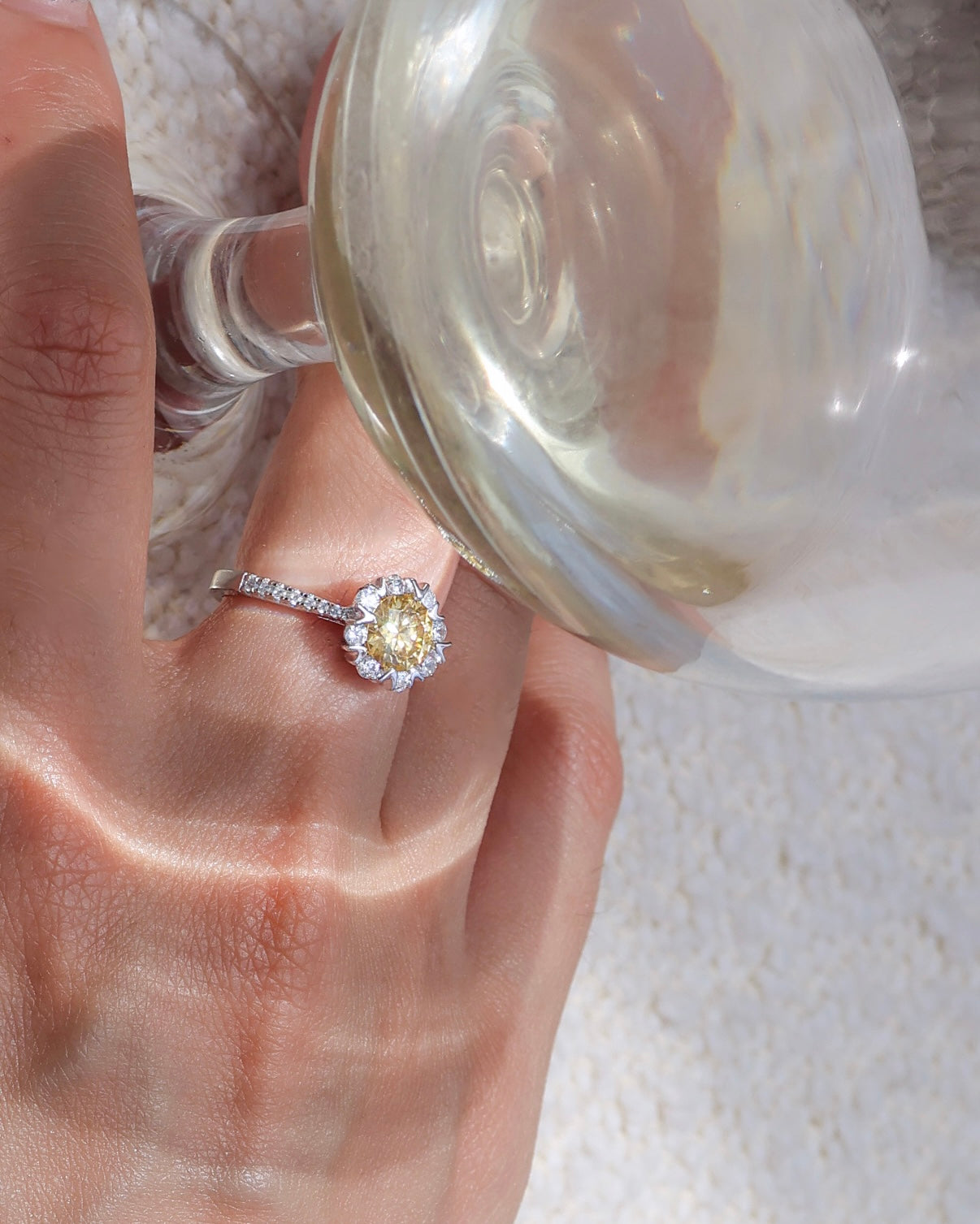 The yellow diamond| 1carat moissanite diamond modern elegant ring freesize|18k white gold