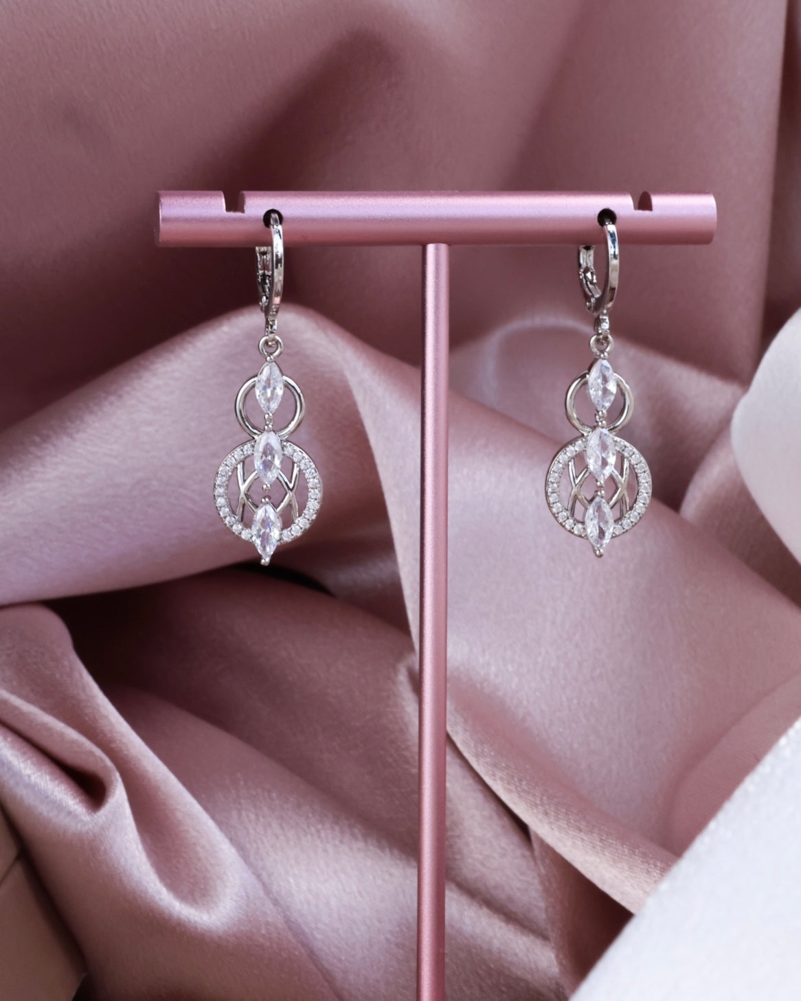 Ornament| Classic vintage festive design