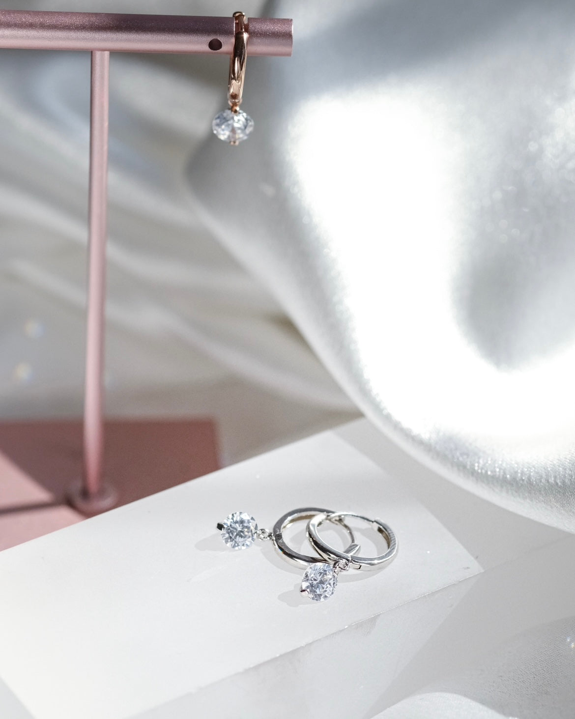 Live In Time | Elegant, innovative & simple design