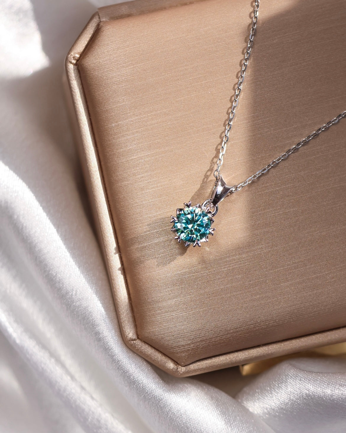 A Midsummer Night's Dream | 0.5 carat diamond earrings & 1 carat diamond necklace - blue/green