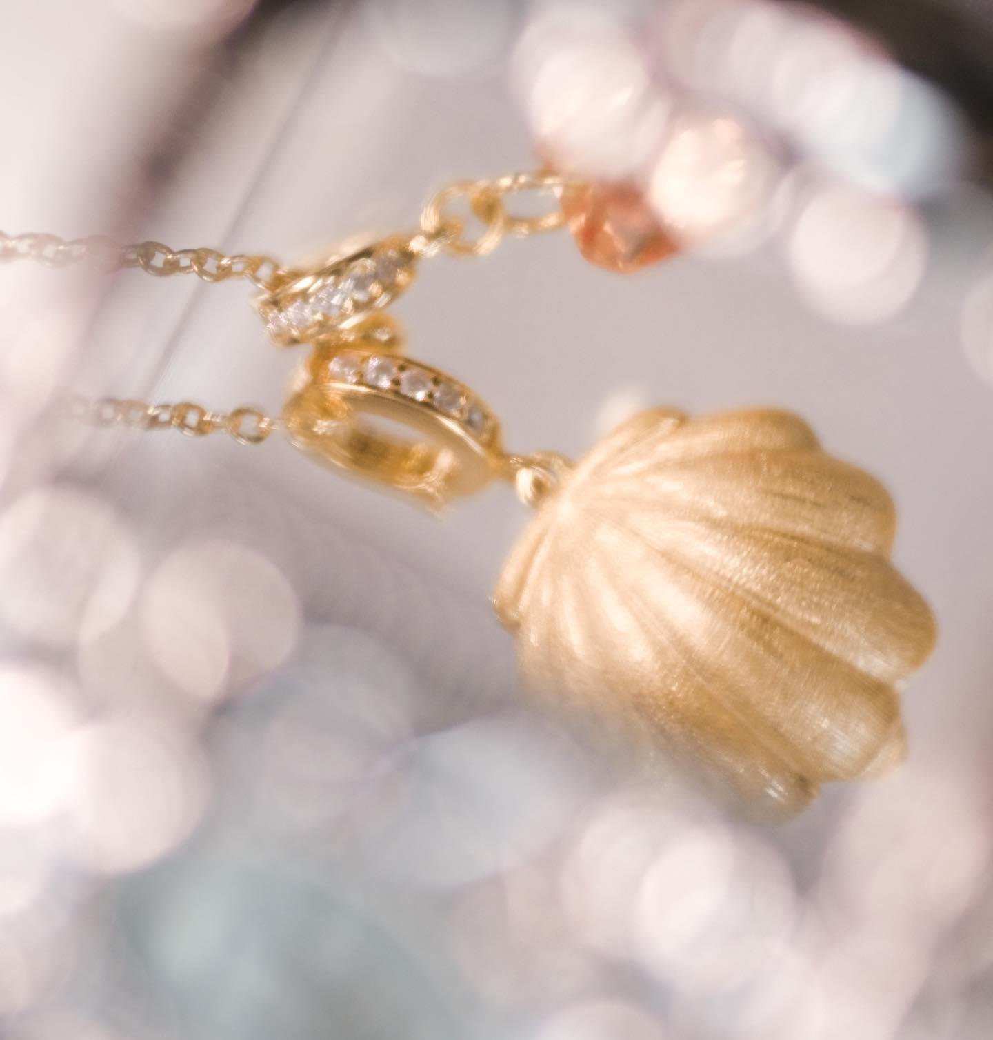 Amorè Shell Locker - Mermaid Necklace with engraving (within 12 letters) Chain choker included