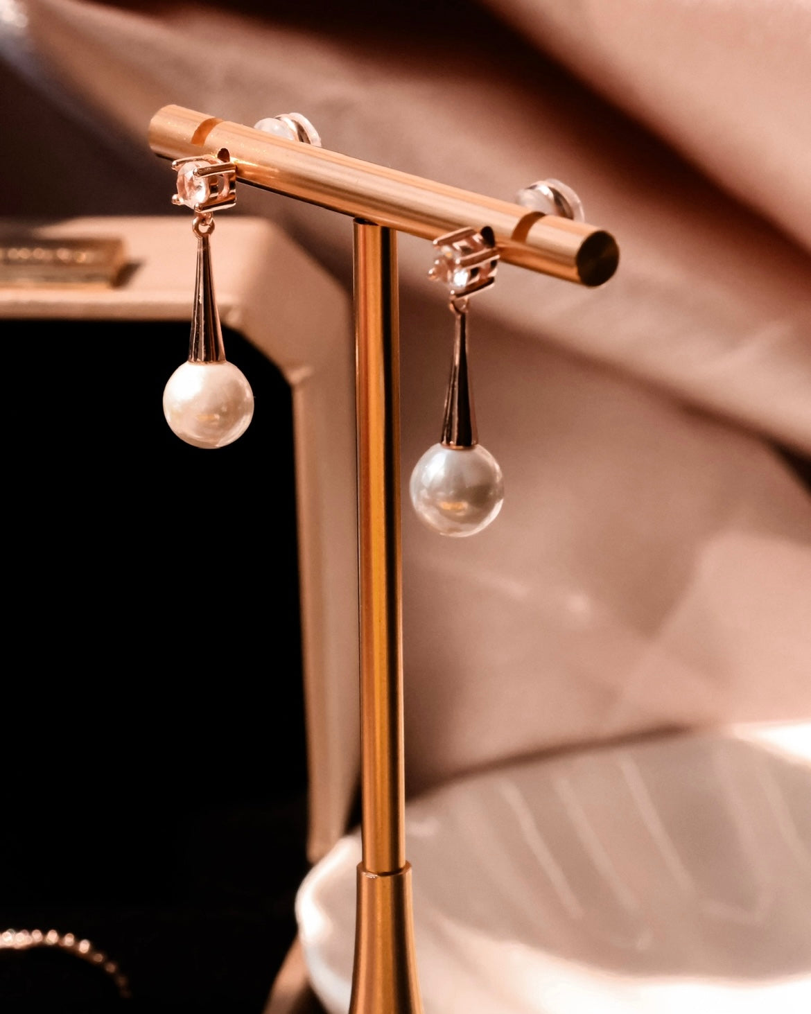 Elysian Heaven | streamline conical design - glowing and connected