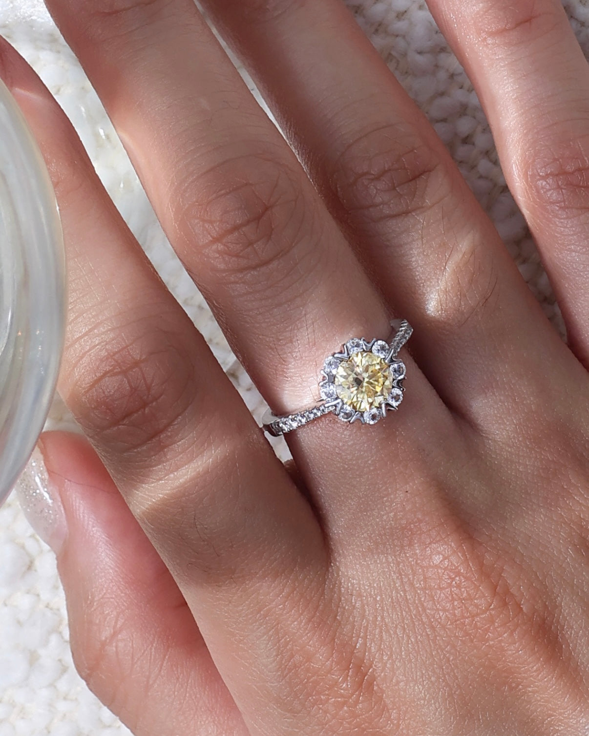 The yellow diamond| 1carat moissanite diamond modern elegant ring freesize|18k white gold