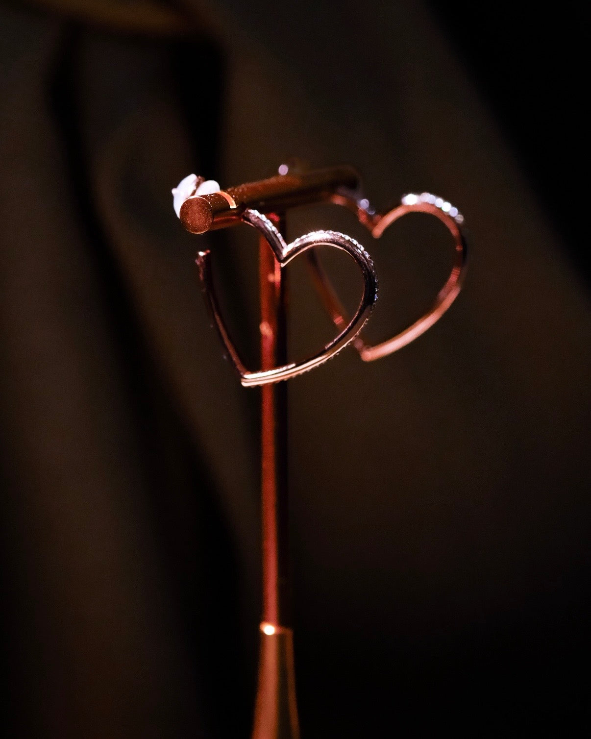 Escape from the world heart shaped earrings 18k Rosegold