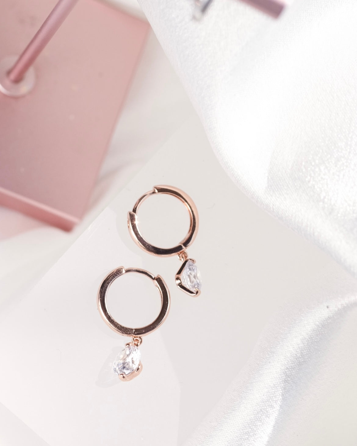 Live In Time | Elegant, innovative & simple design