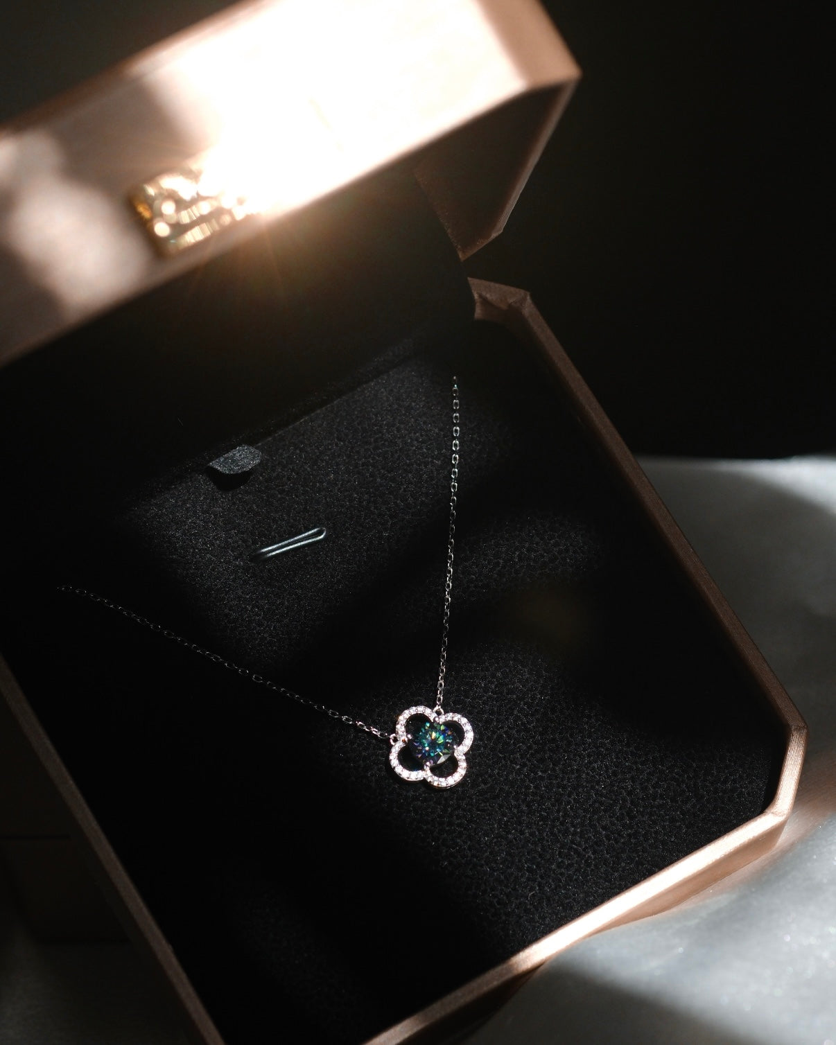 Versailles | Noble Four-Leaf Clover Necklace in Black Diamond – Timeless & elegant French Style