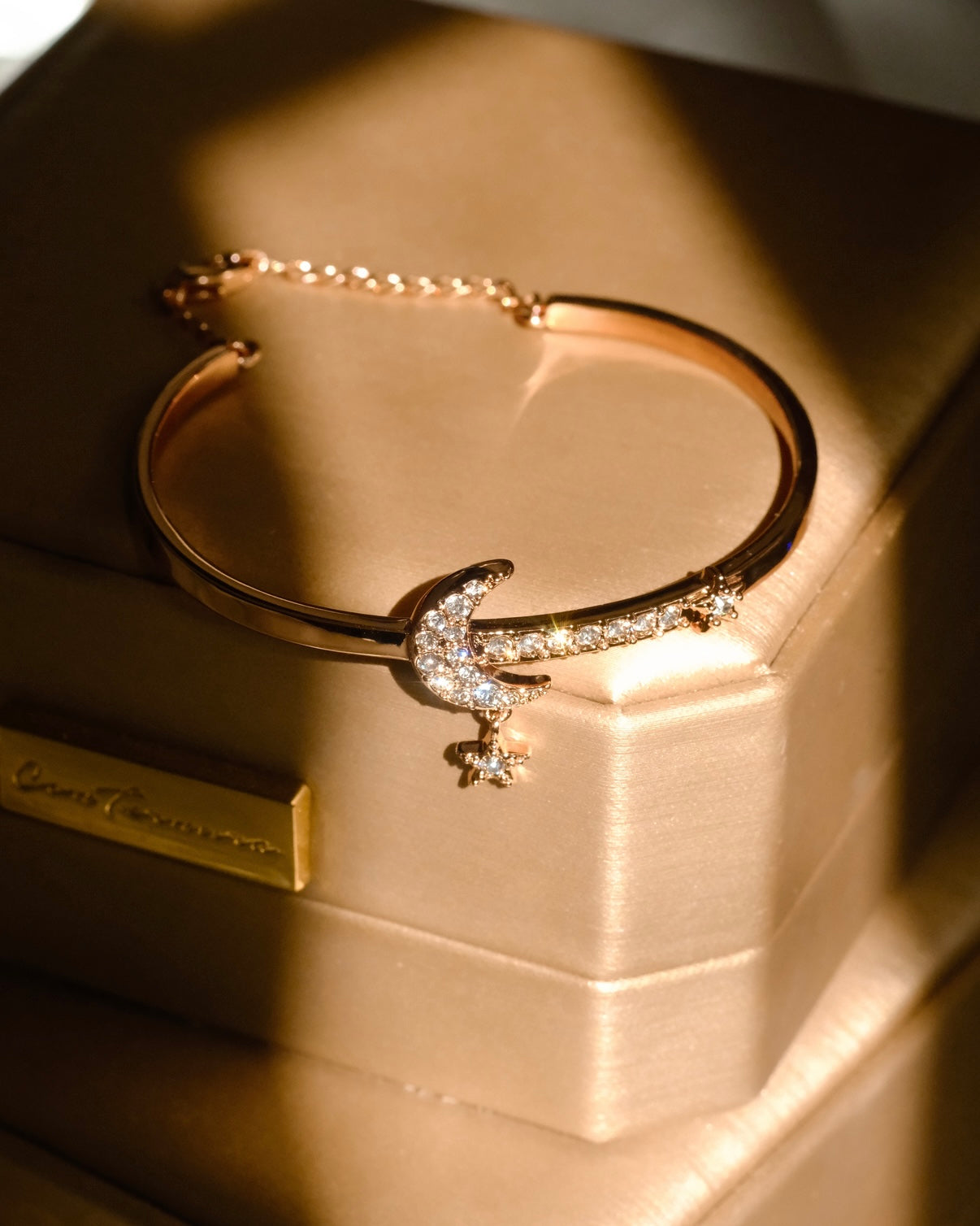 Souls Romantic Bangle with Swarovski Crystals (18K Rose Gold Plating, Brass)