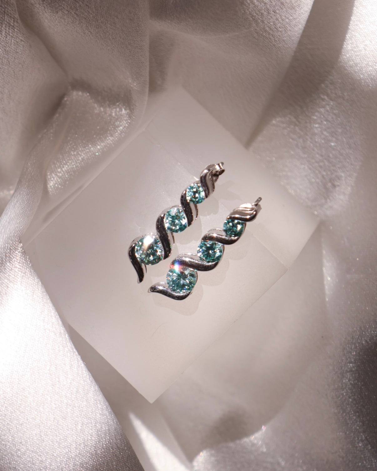 Mermaid Greenish Blue Diamond | Dance of the Wind