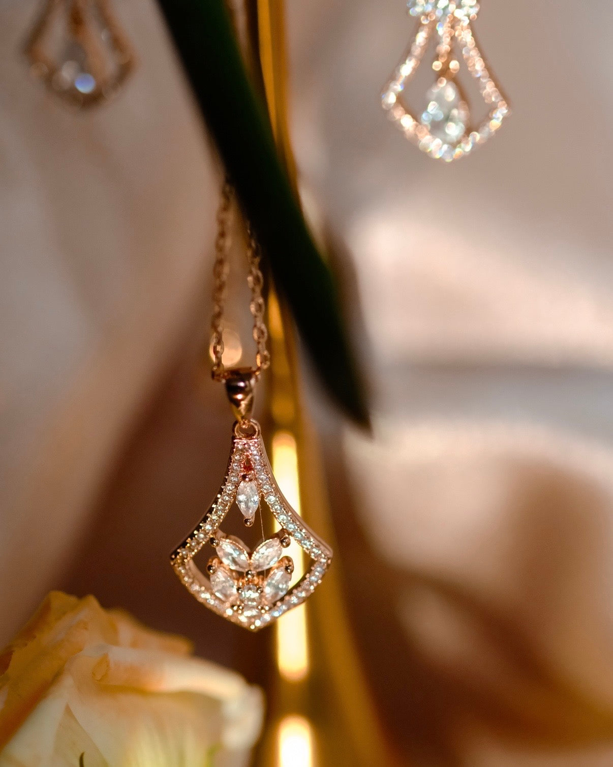 Ginkgo’s Bless| Rosegold earrings & necklace set  - hollow and elegance