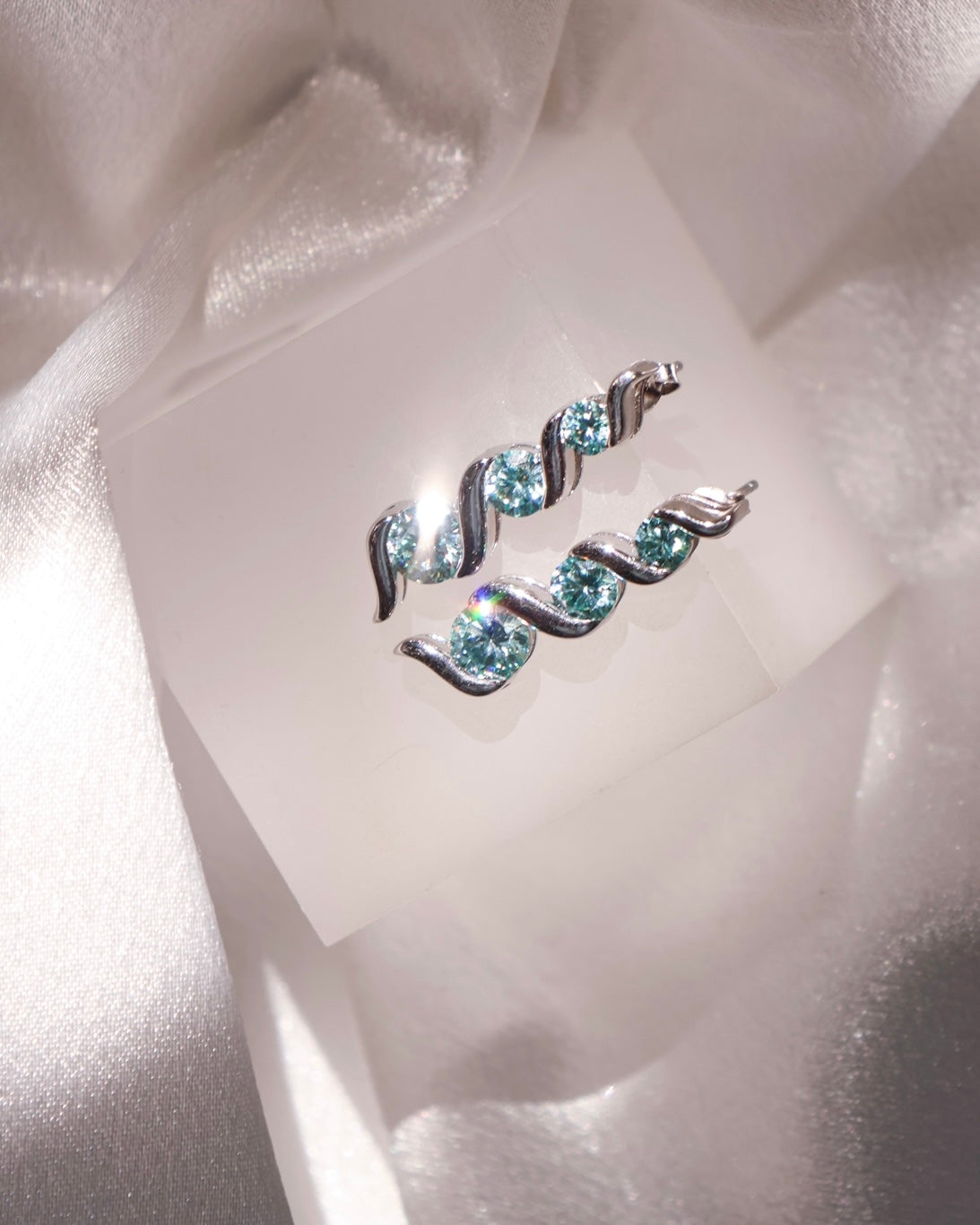 Mermaid Greenish Blue Diamond | Dance of the Wind