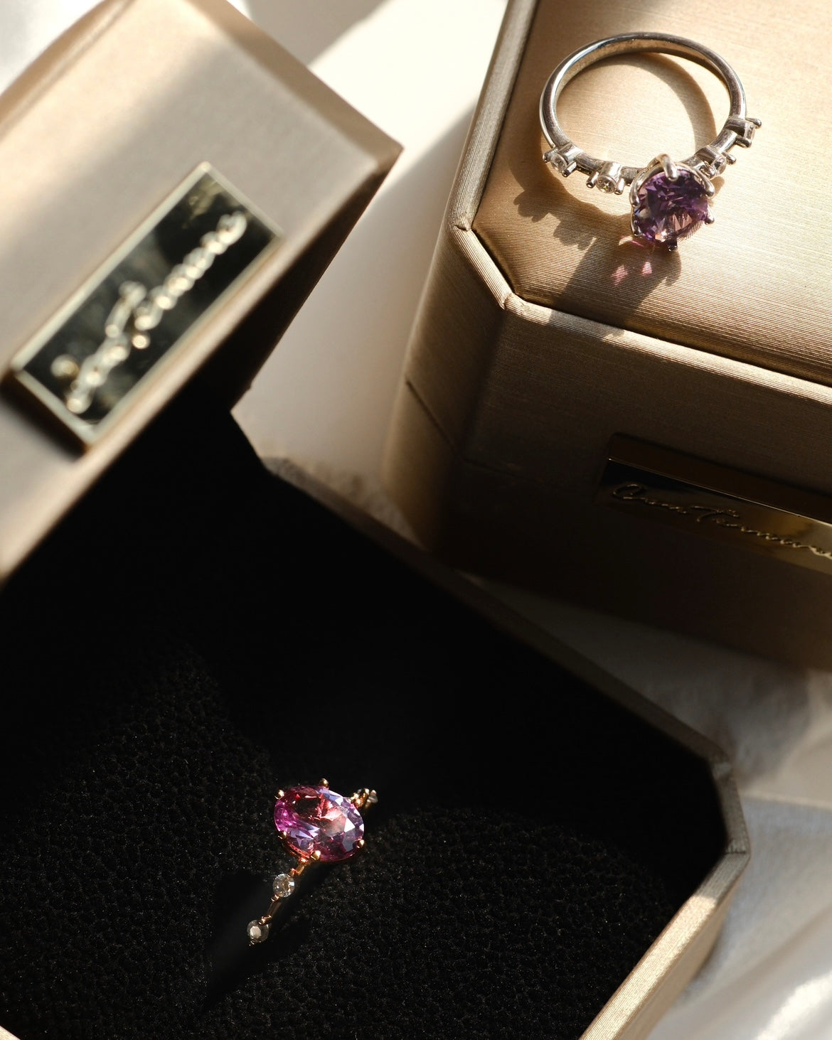 The planet | Luxurious lab grown Alexandrite Ring: silver plated with 18k gold -1.5 carat