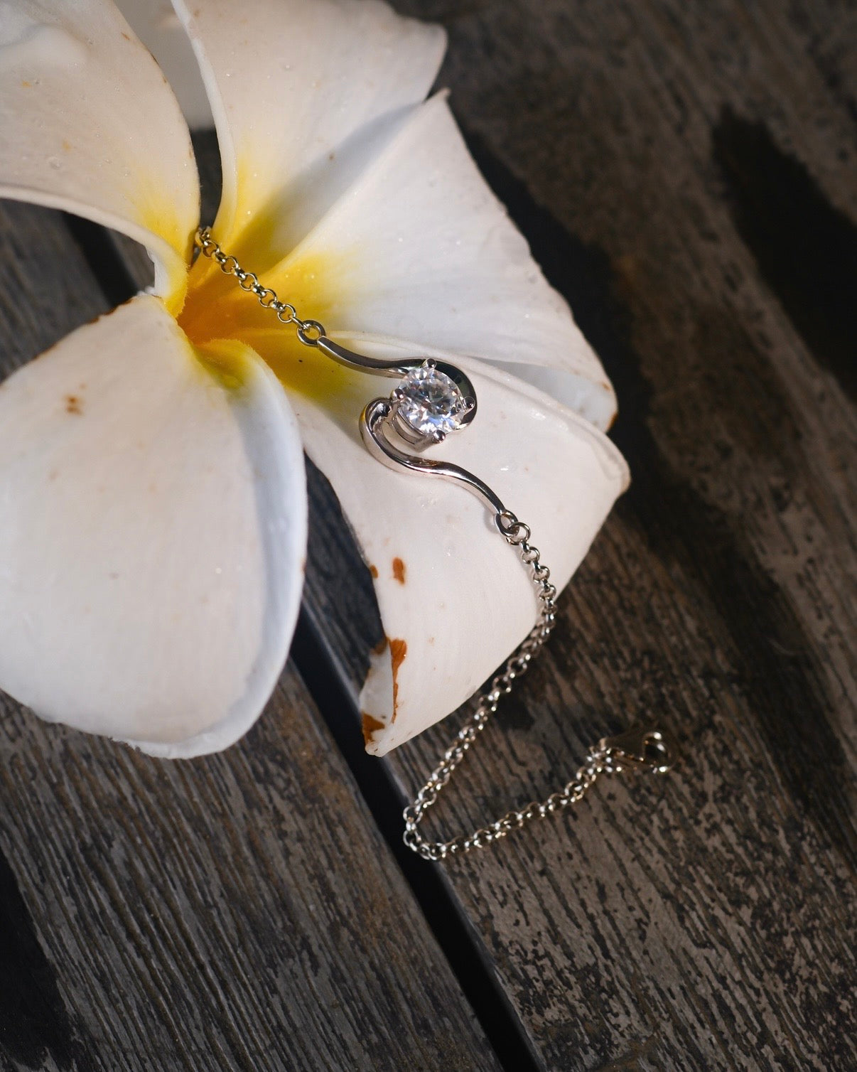 Diamond bracelet: symbolises living at the present