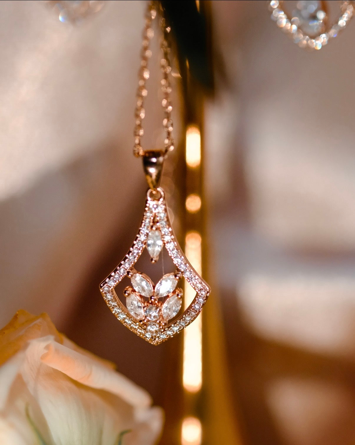 Ginkgo’s Bless| Rosegold earrings & necklace set  - hollow and elegance