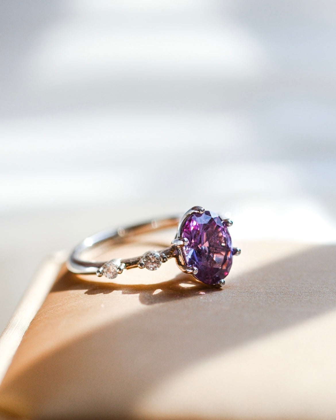 The planet | Luxurious lab grown Alexandrite Ring: silver plated with 18k gold -1.5 carat