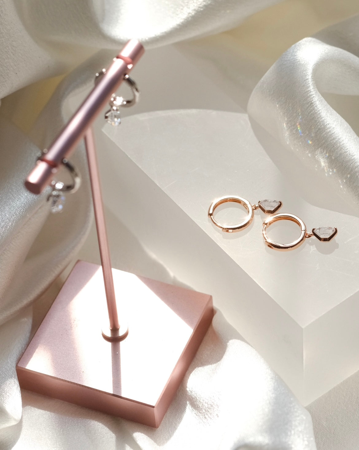 Live In Time | Elegant, innovative & simple design