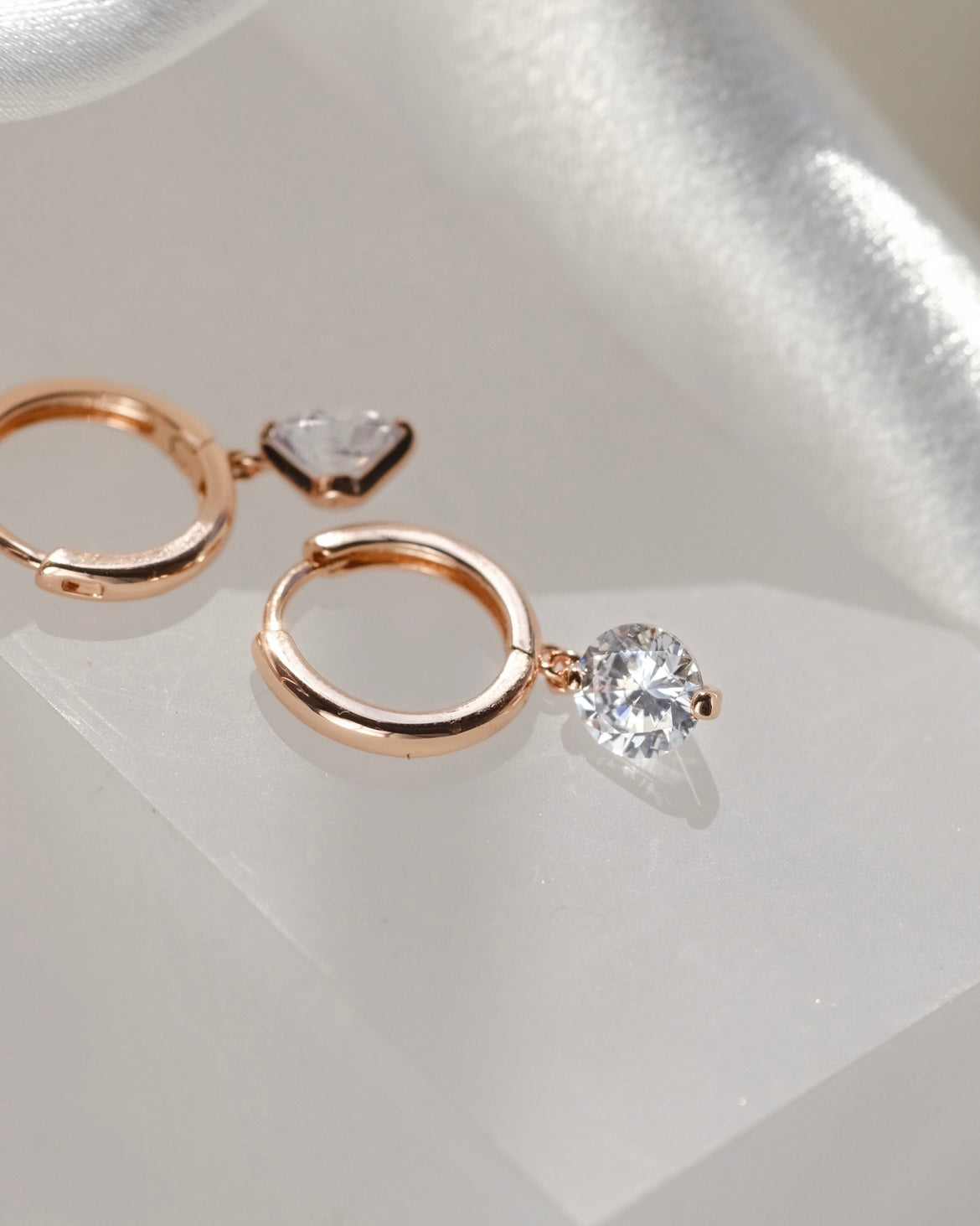 Live In Time | Elegant, innovative & simple design