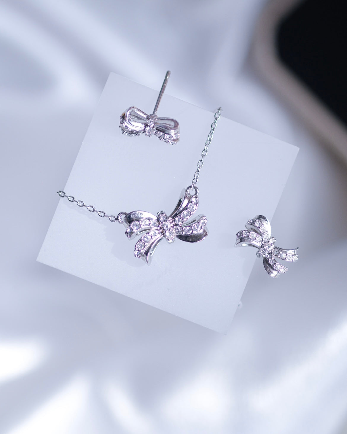 Luxe Ties [BLACK FRIDAY SALES SPECIAL] | Elegant designer ribbon sets plated with 18k goldLuxe Ties [BLACK FRIDAY SALES SPECIAL] | Elegant designer ribbon sets plated with 18k gold