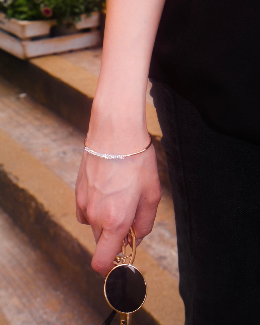 White Rainbow | Free size 18k Rosegold Bangle