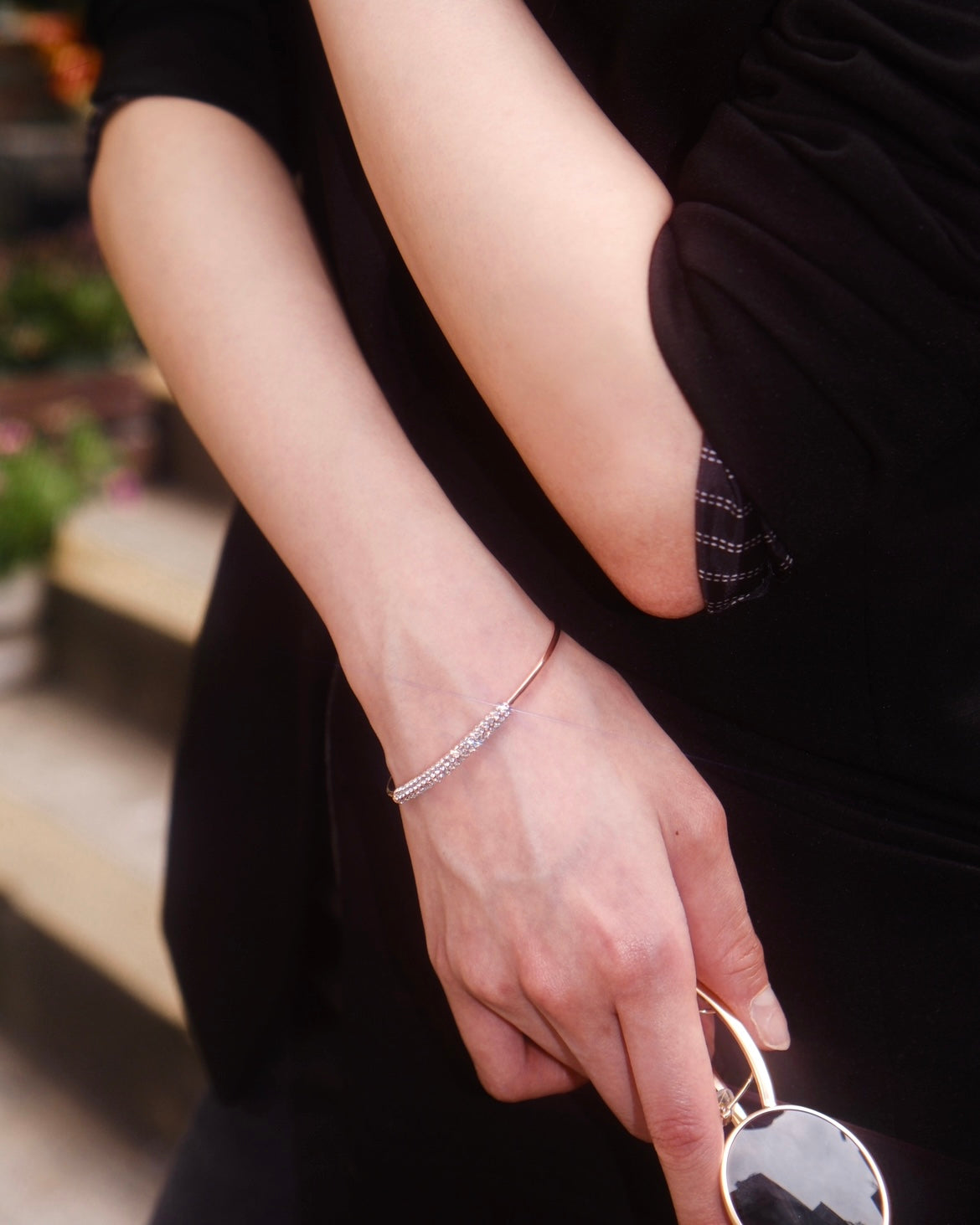 White Rainbow | Free size 18k Rosegold Bangle