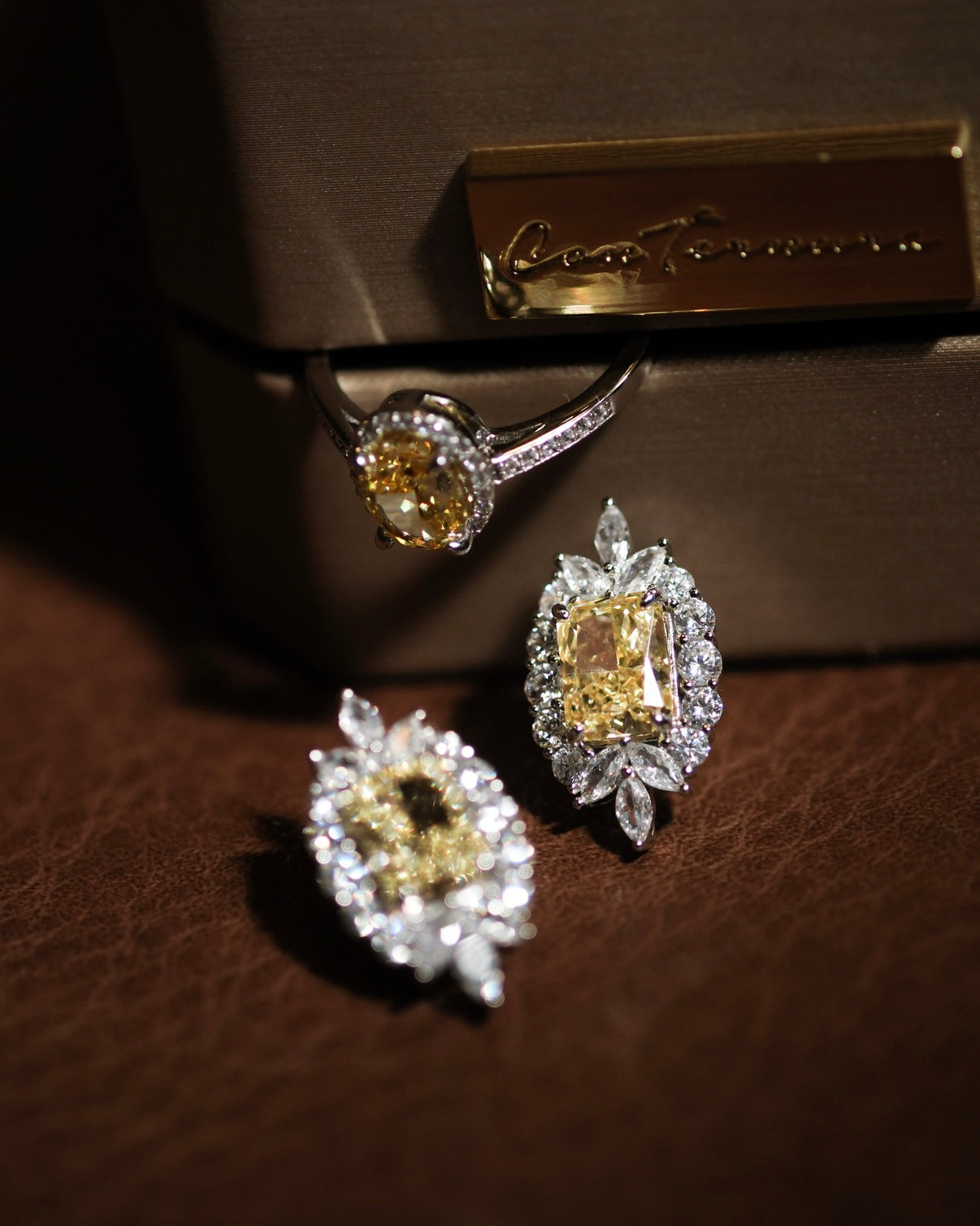 Mirror| Vintage-Inspired Elegance with Intricate Details — A True 80s Art Piece