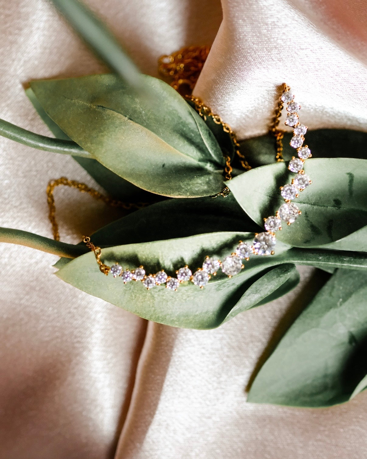 Dawnlit drops necklace| elegance essential for date and dress