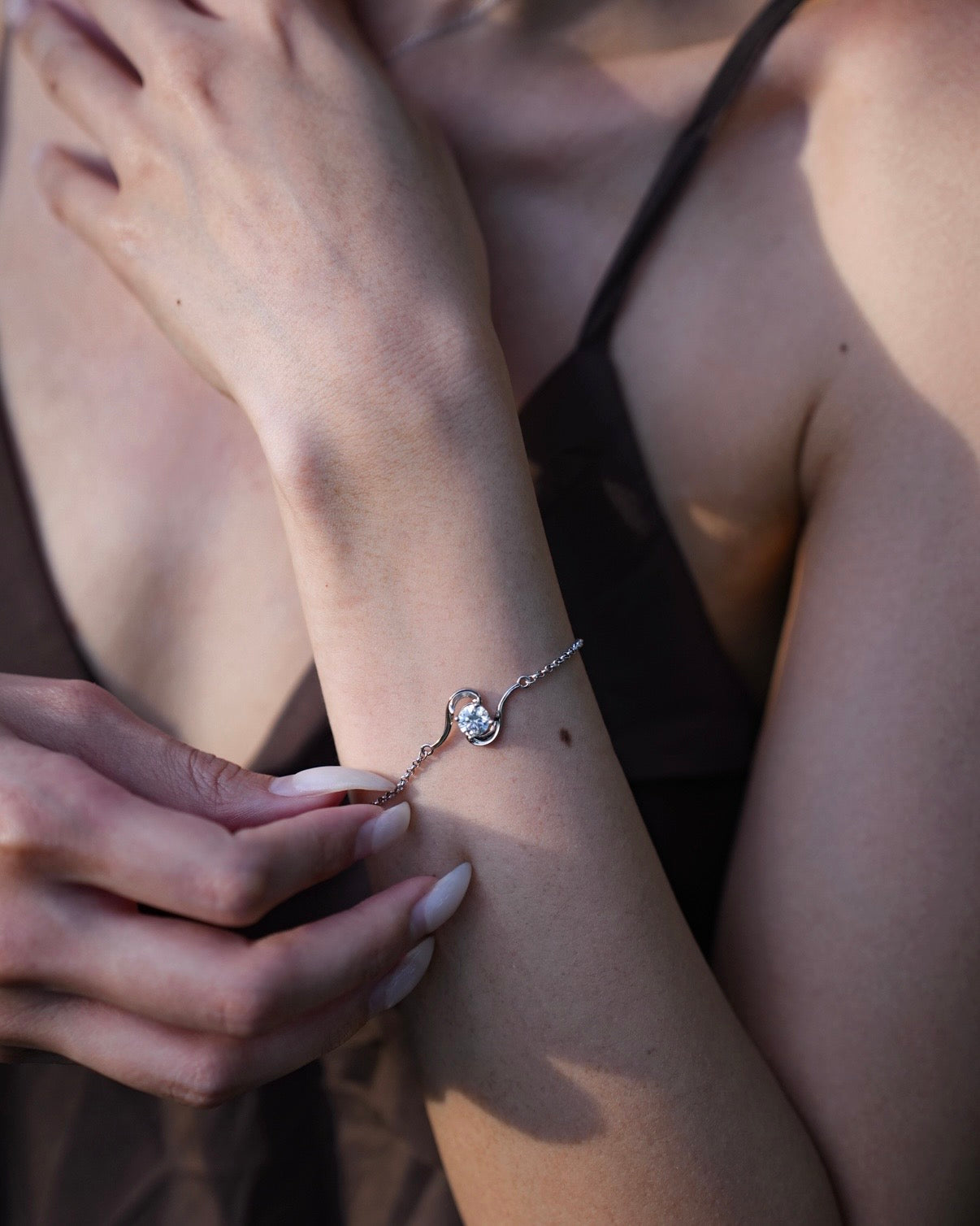 Diamond bracelet: symbolises living at the present