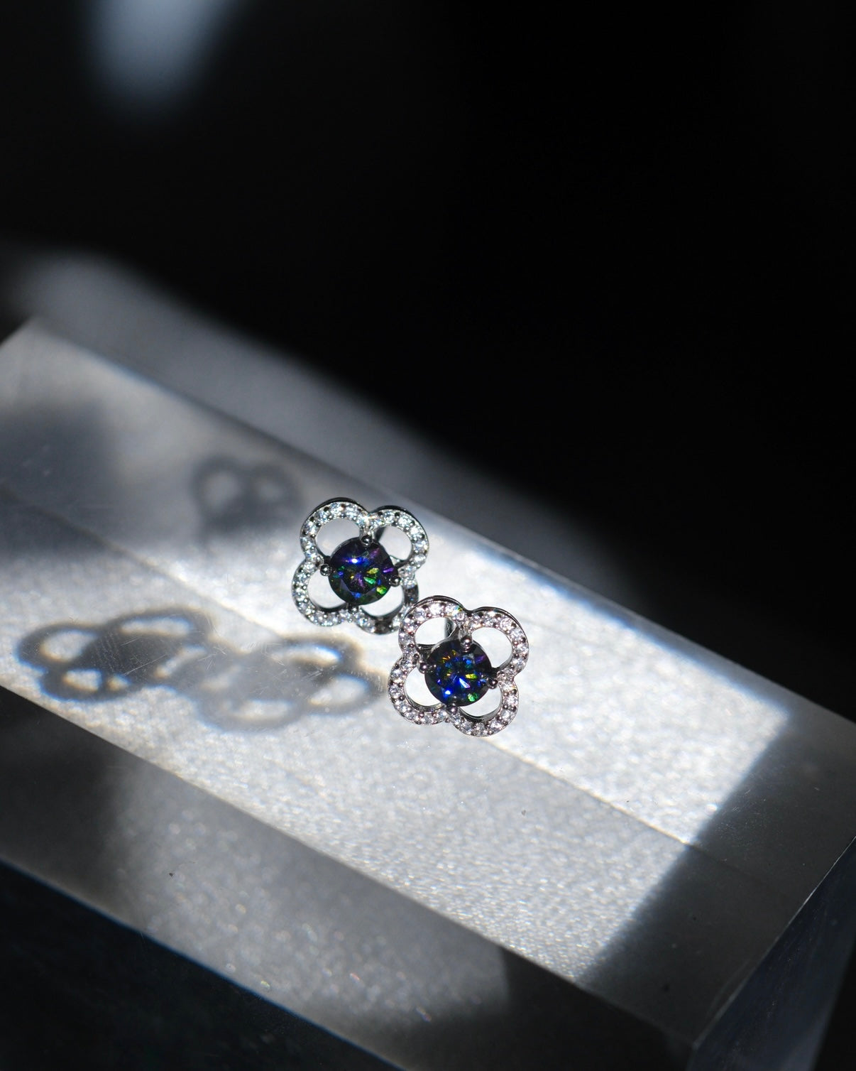 Versailles | Noble Four-Leaf Clover Necklace in Black Diamond – Timeless & elegant French Style