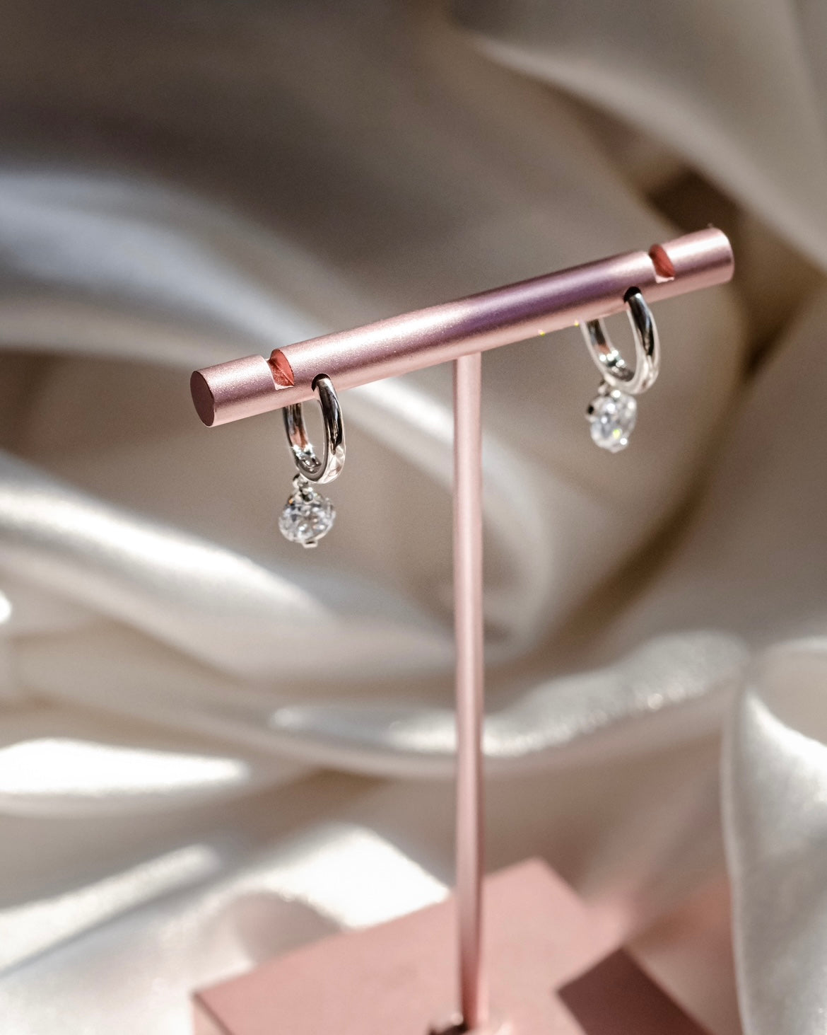 Live In Time | Elegant, innovative & simple design