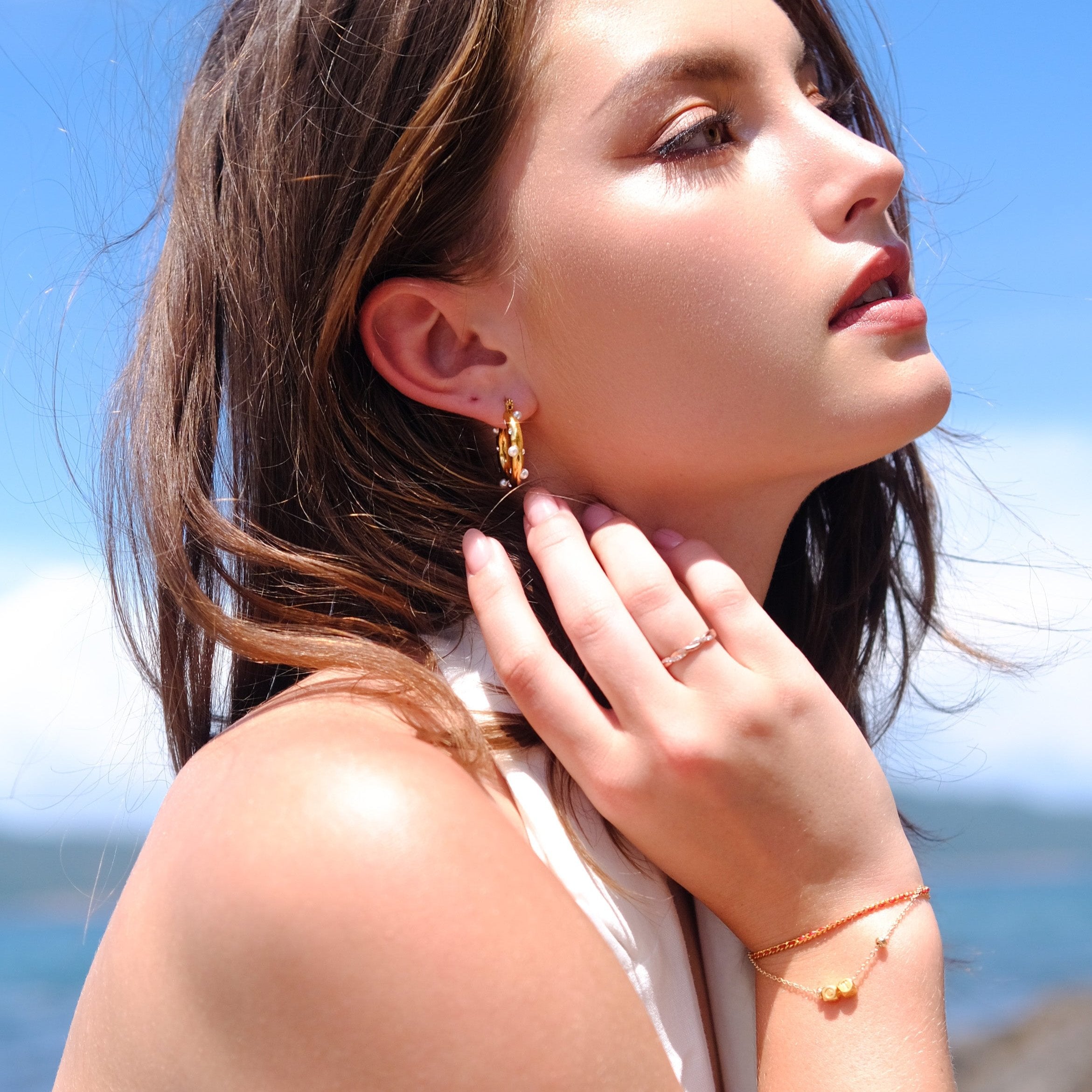 Lumière [LIMITED QUANTITY] Golden hoop earrings with pearls and diamonds - Made in Europe