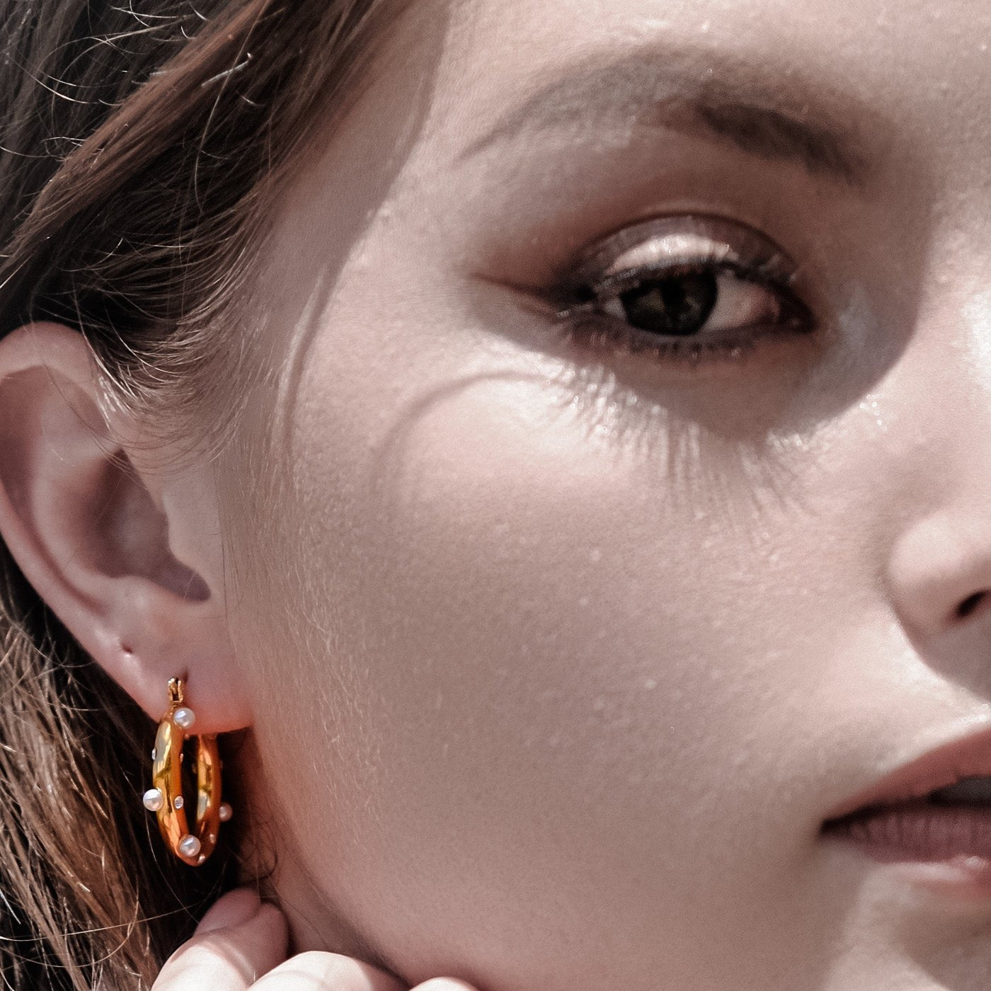 Lumière [LIMITED QUANTITY] Golden hoop earrings with pearls and diamonds - Made in Europe