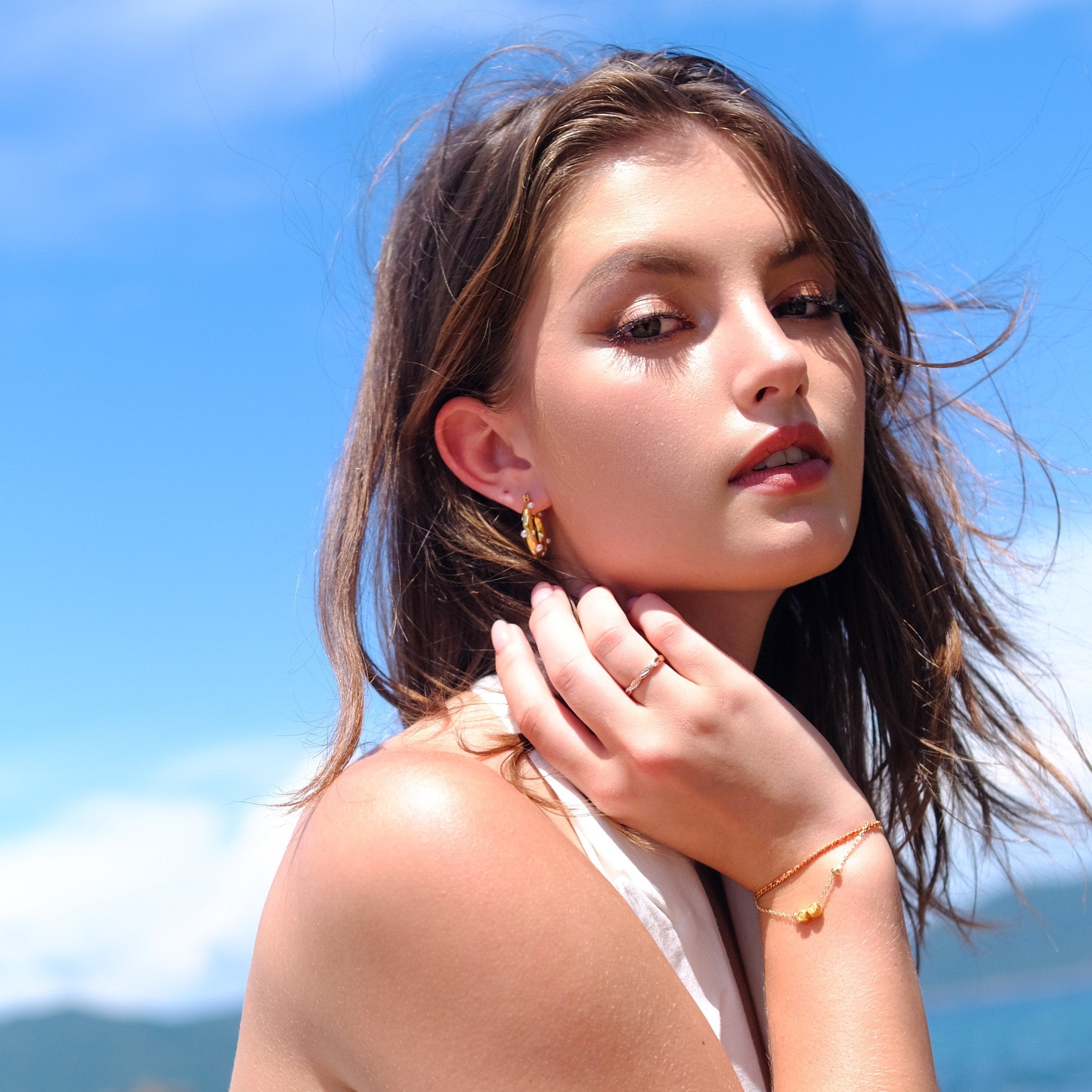 Lumière [LIMITED QUANTITY] Golden hoop earrings with pearls and diamonds - Made in Europe