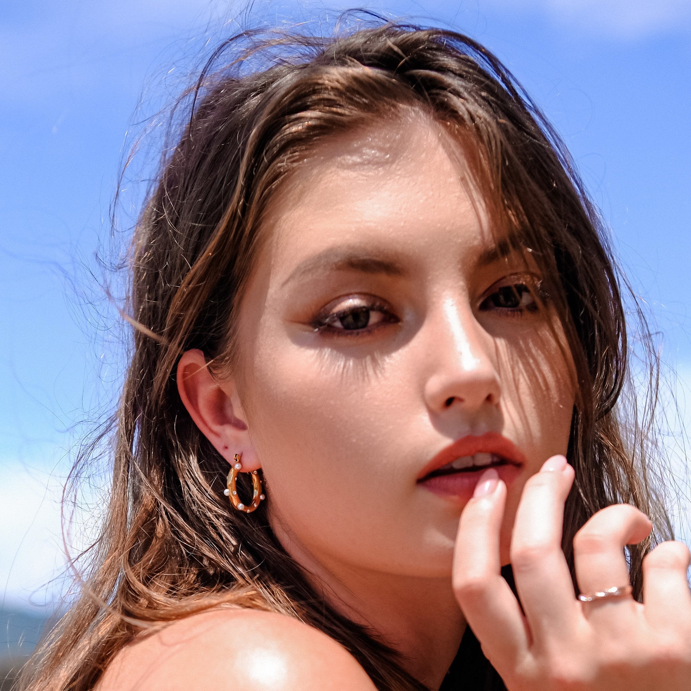 Lumière [LIMITED QUANTITY] Golden hoop earrings with pearls and diamonds - Made in Europe