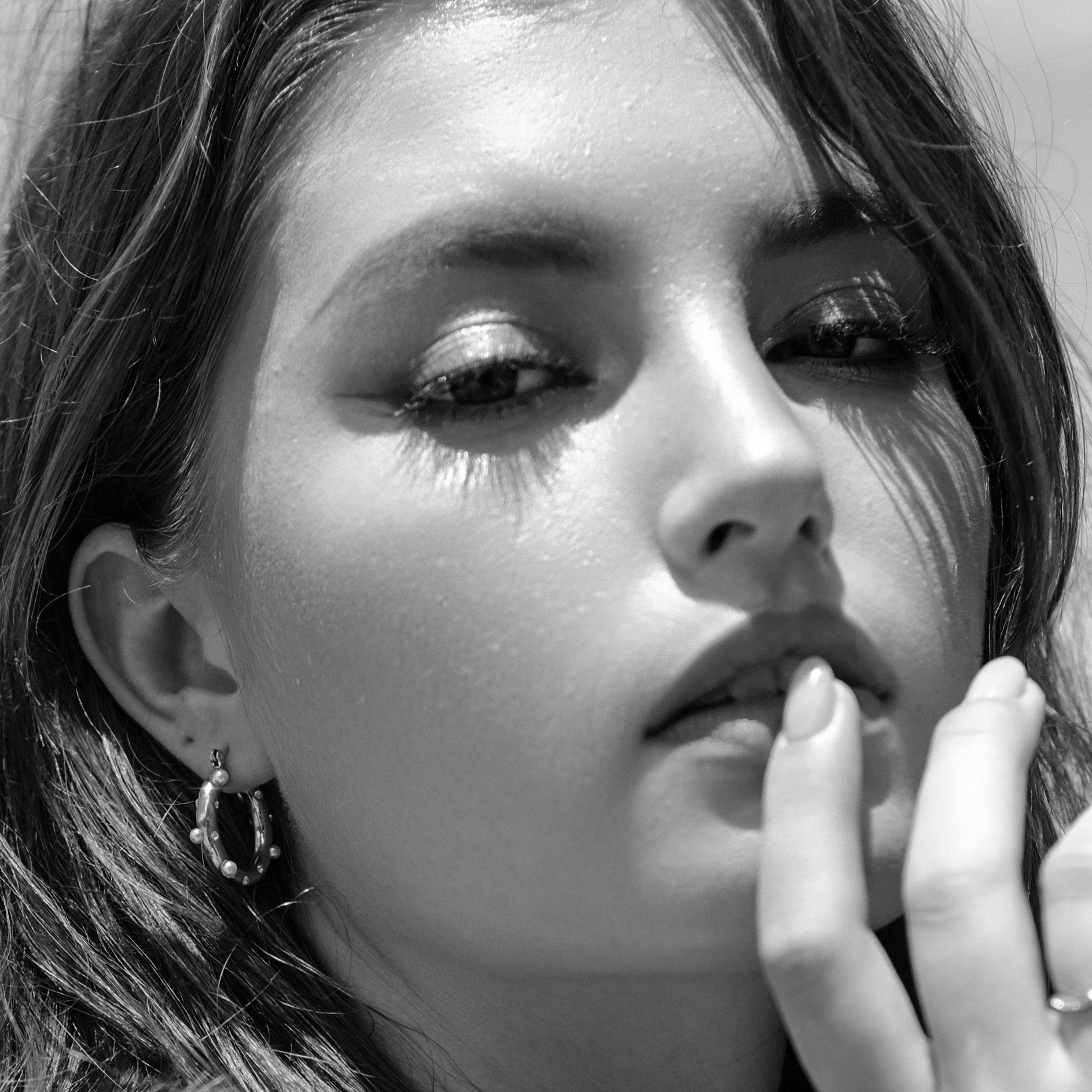 Lumière [LIMITED QUANTITY] Golden hoop earrings with pearls and diamonds - Made in Europe