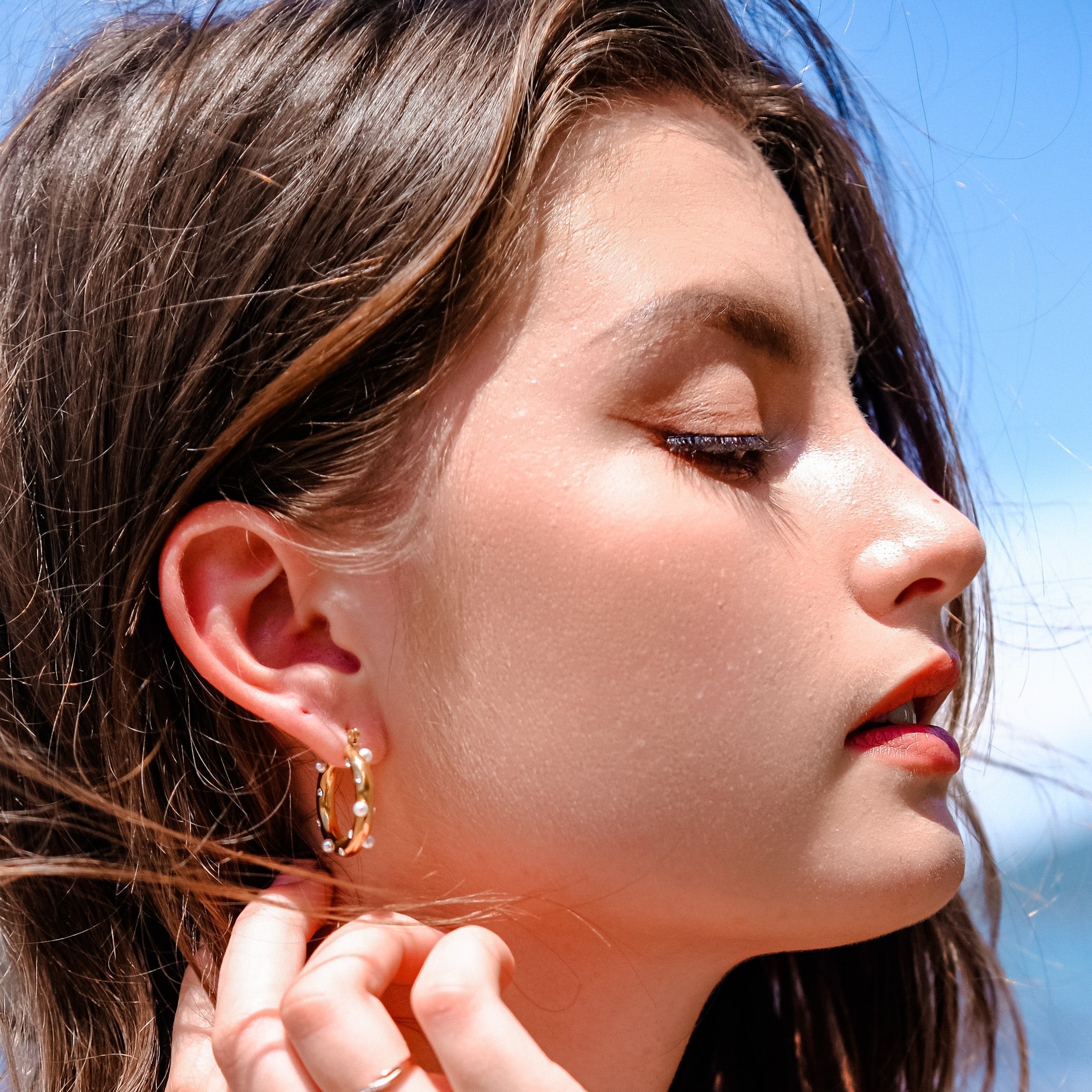 Lumière [LIMITED QUANTITY] Golden hoop earrings with pearls and diamonds - Made in Europe