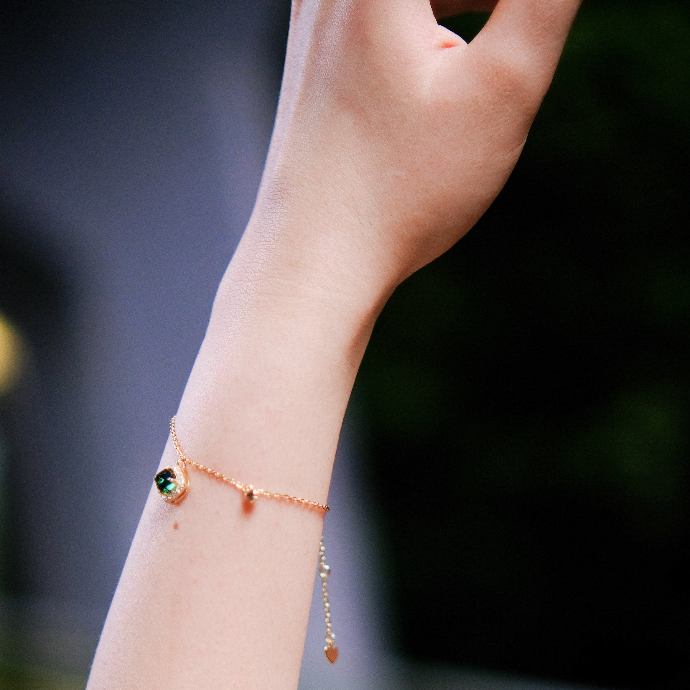 Accompany - Collection Peterpan & Tinkle | lab grown Emerald, Silver plated with 18k Gold, adjustable bracelet, classic