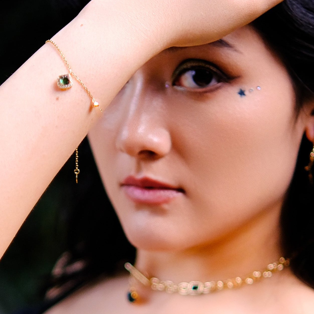 Accompany - Collection Peterpan & Tinkle | lab grown Emerald, Silver plated with 18k Gold, adjustable bracelet, classic