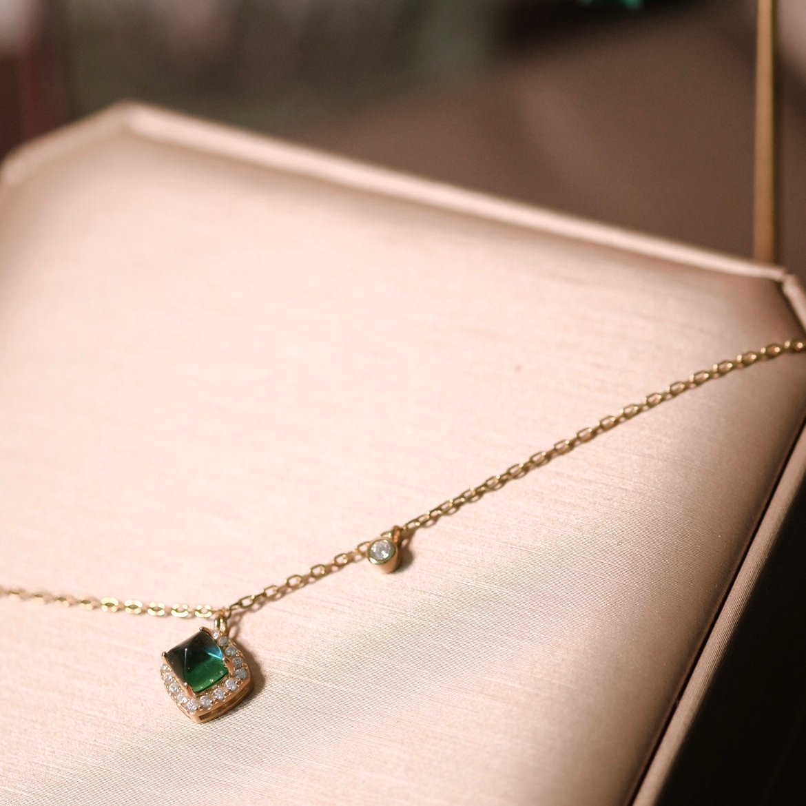 Accompany - Collection Peterpan & Tinkle | lab grown Emerald, Silver plated with 18k Gold, adjustable bracelet, classic
