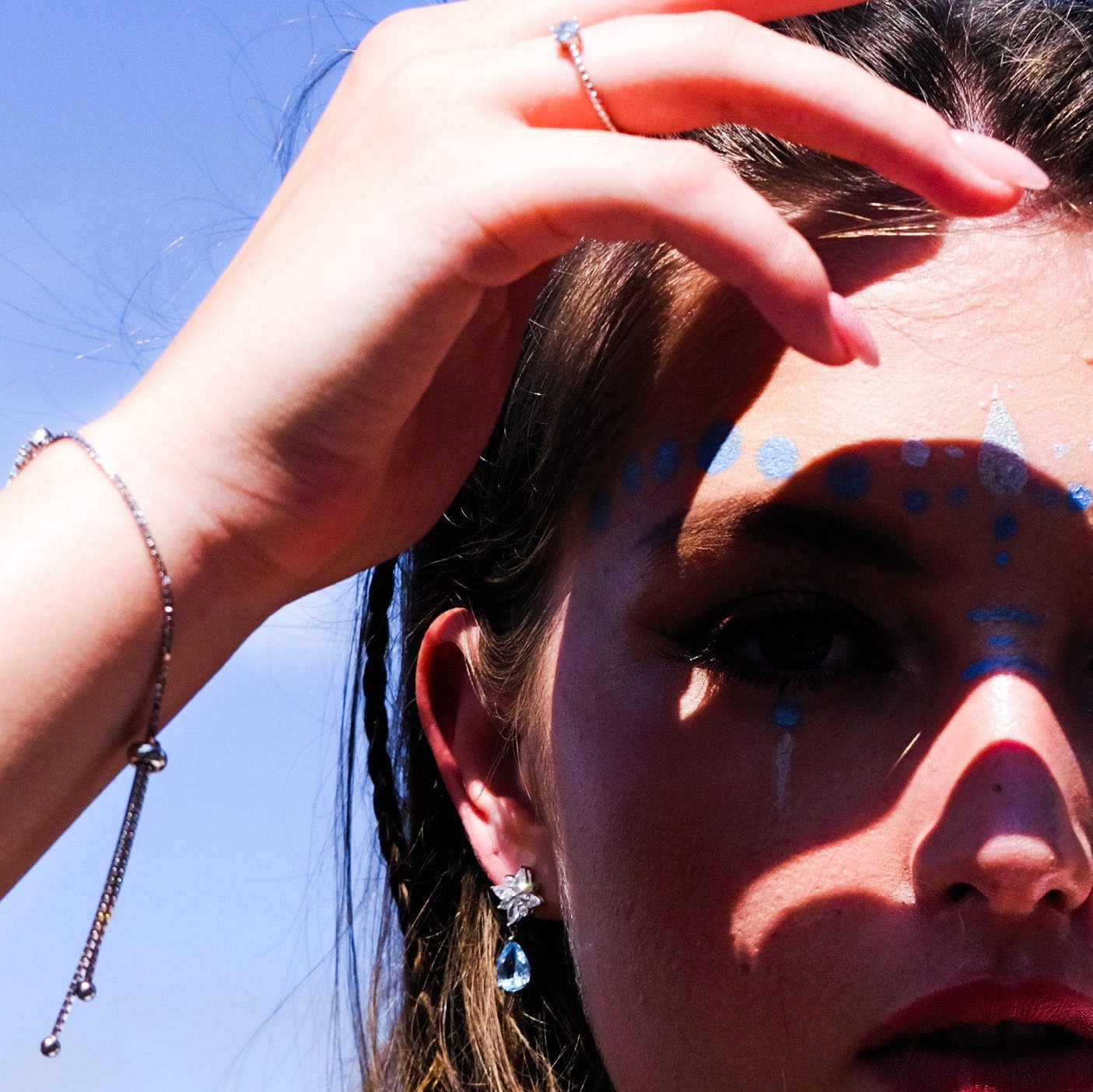 Heavenly Tears | Natural Sky Blue Topaz - Silver - Flower crystal with a droplet shaped premium blue topaz