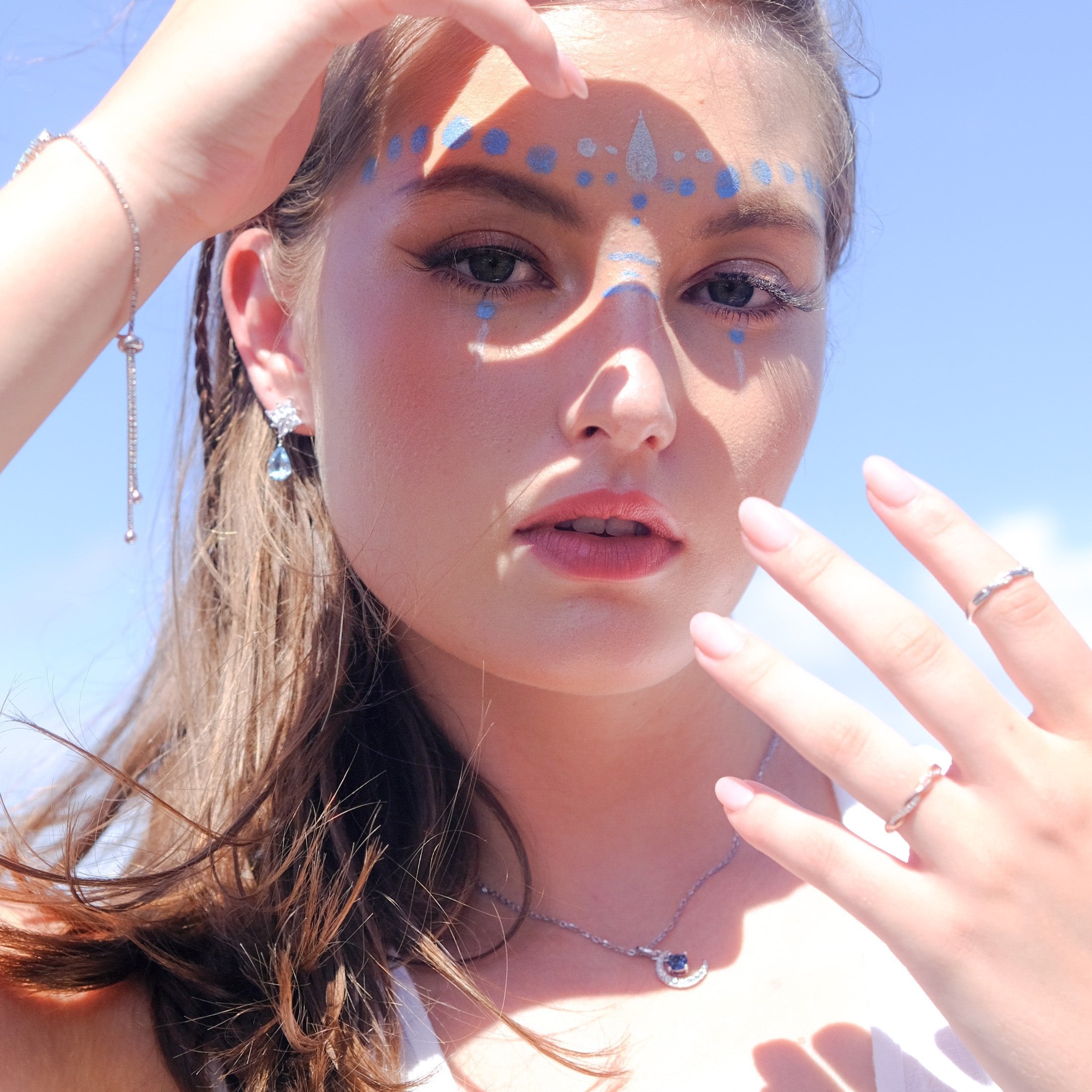 Heavenly Tears | Natural Sky Blue Topaz - Silver - Flower crystal with a droplet shaped premium blue topaz