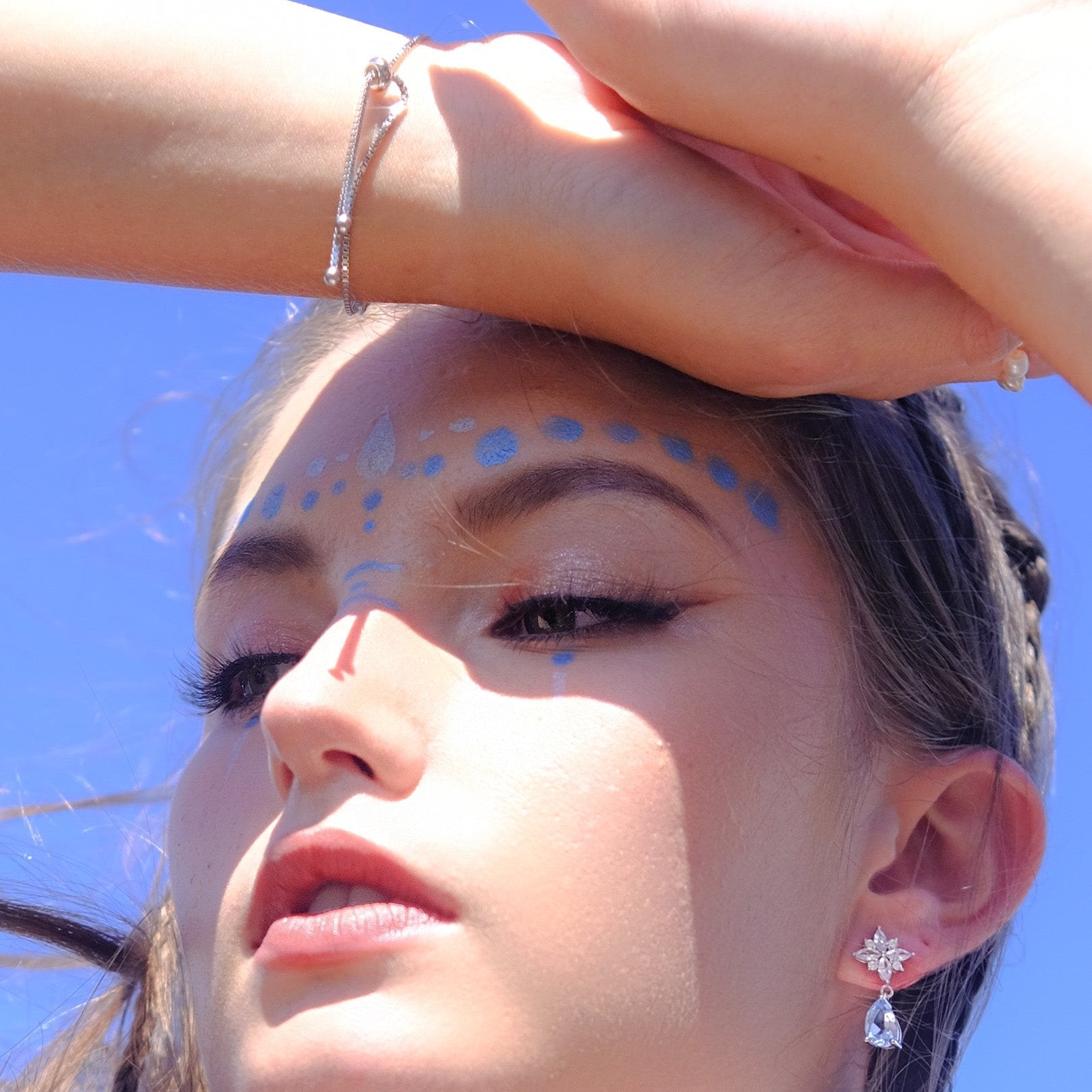 Heavenly Tears | Natural Sky Blue Topaz - Silver - Flower crystal with a droplet shaped premium blue topaz