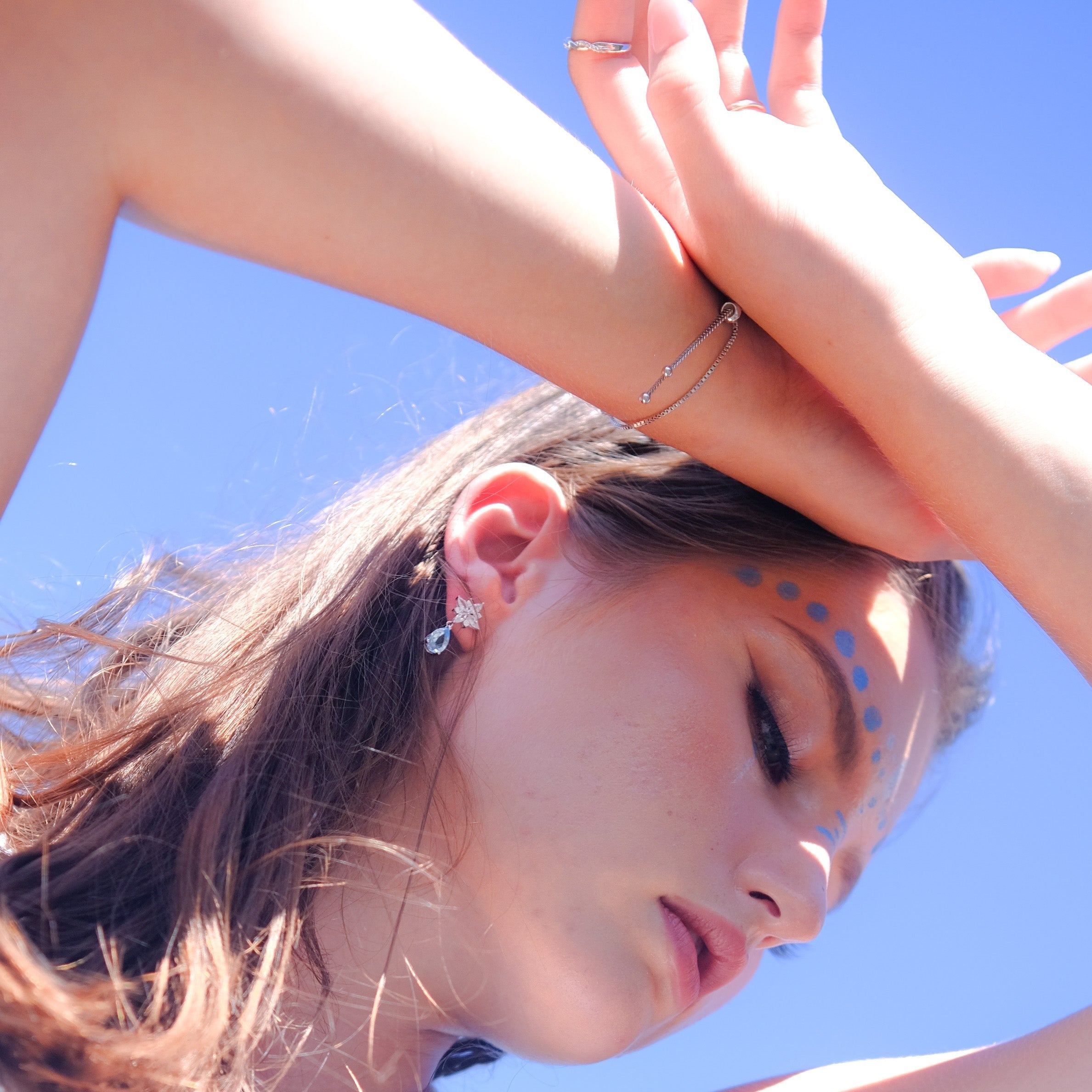 Heavenly Tears | Natural Sky Blue Topaz - Silver - Flower crystal with a droplet shaped premium blue topaz