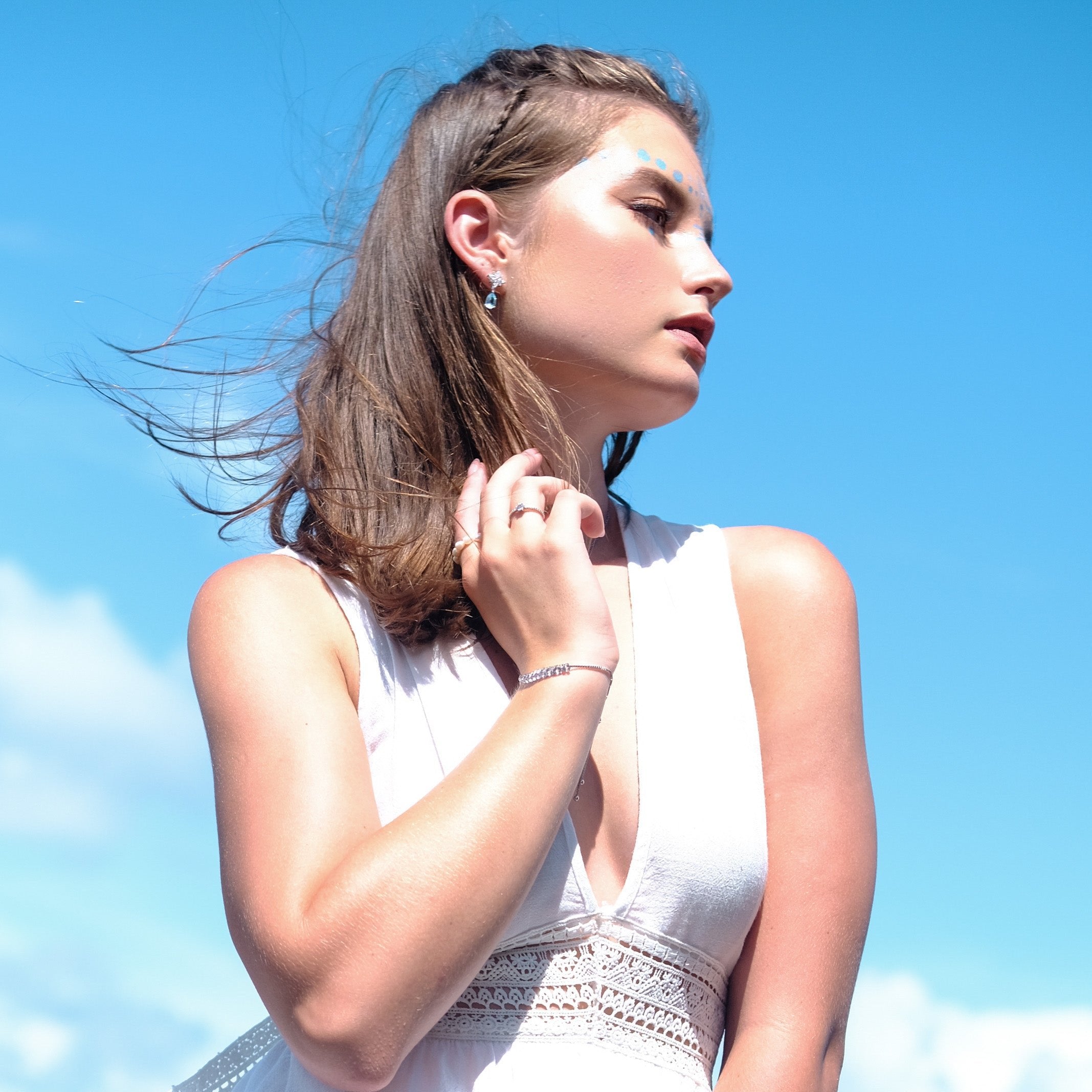 Heavenly Tears | Natural Sky Blue Topaz - Silver - Flower crystal with a droplet shaped premium blue topaz