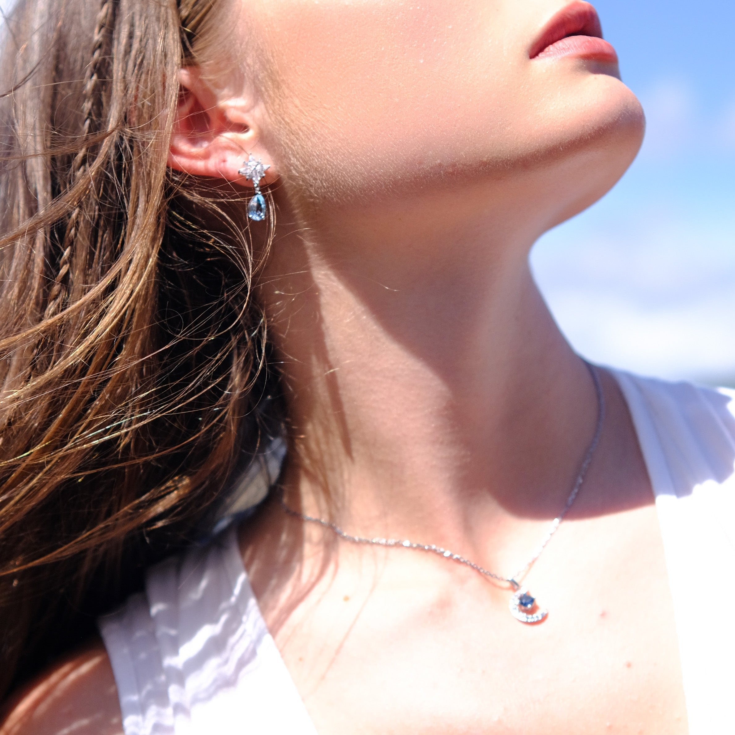 Heavenly Tears | Natural Sky Blue Topaz - Silver - Flower crystal with a droplet shaped premium blue topaz